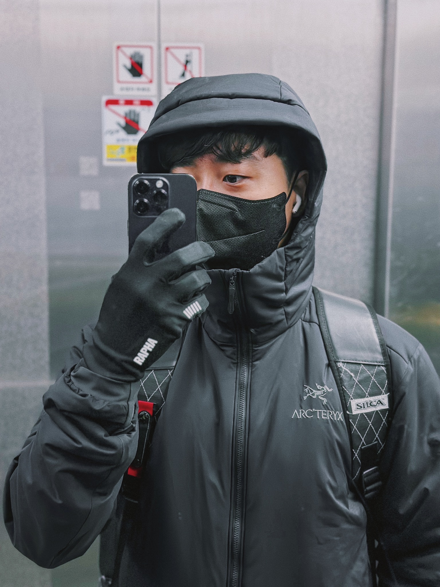 Arc'teryx Atom AR Hoody Black, Apple iPhone 14 Pro 256GB Deep Purple (Korean Ver.) 착용 스타일