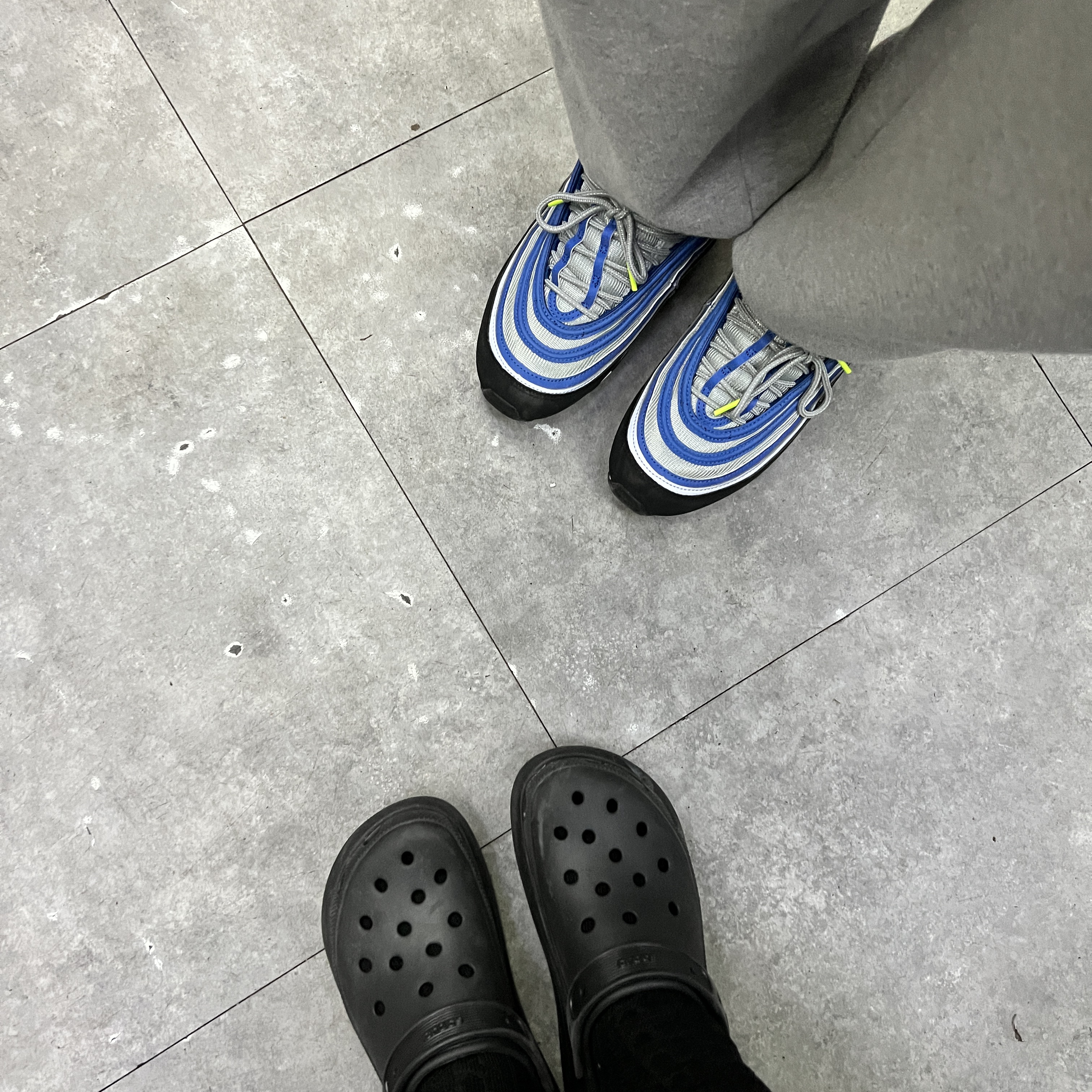 Nike Air Max 97 OG Atlantic Blue and Voltage Yellow 착용 스타일 - 2