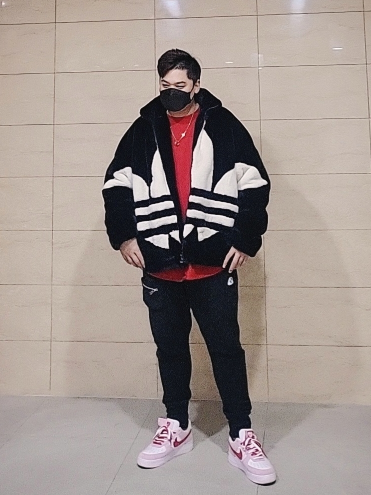 Nike Air Force 1 '07 QS Valentine's Day 착용 스타일 - 1
