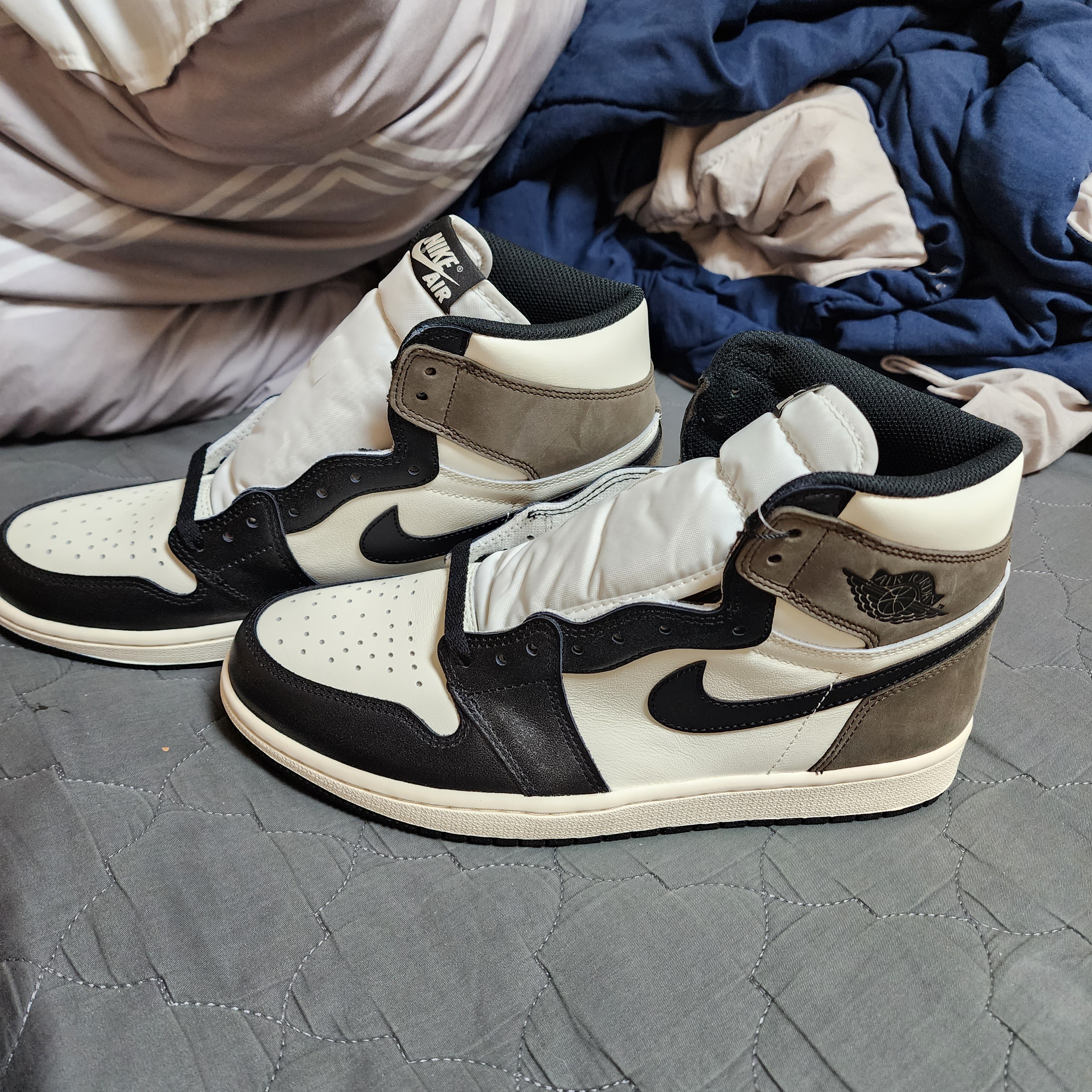 Jordan 1 Retro High OG Black Mocha 착용 스타일