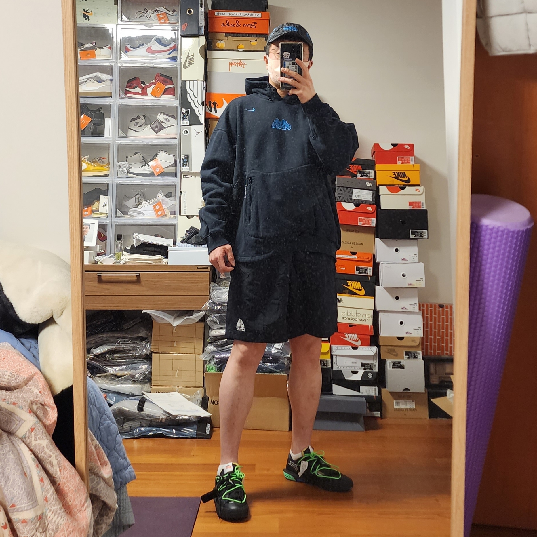 Nike x Off-White NRG Fleece Hoodie Black - Asia, Nike x Off-White Blazer Low '77 Black and Electro Green 착용 스타일 - 1