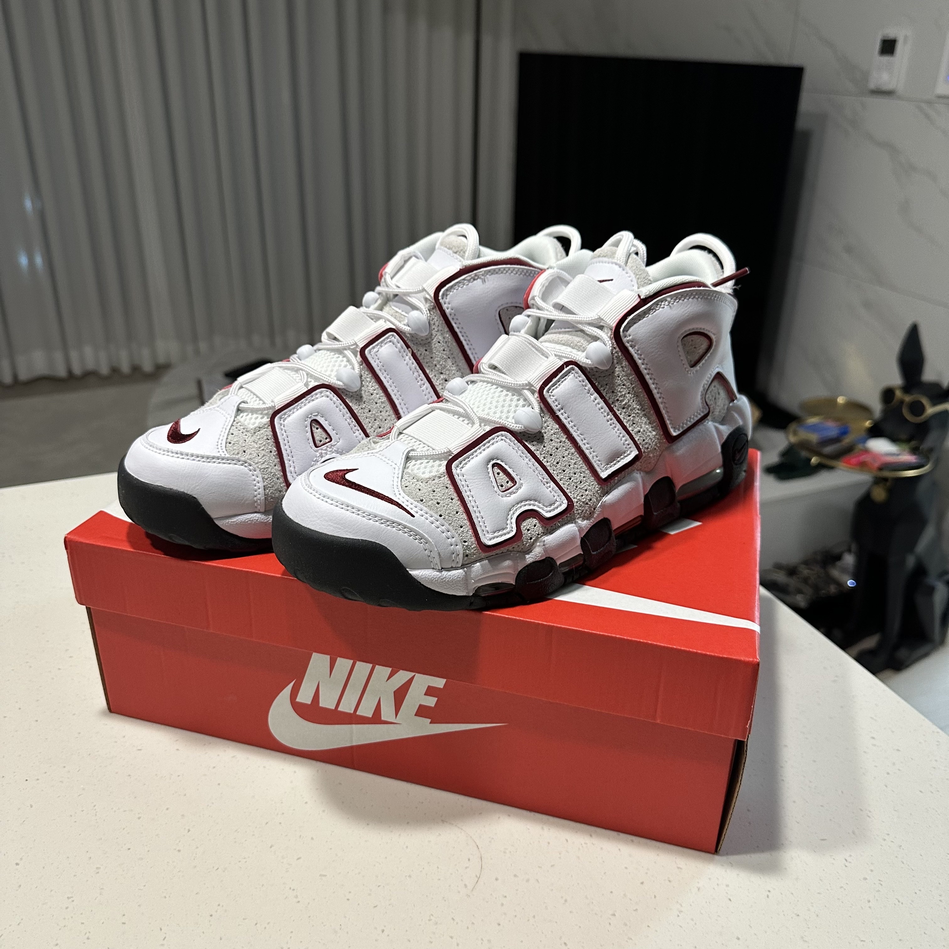 Nike Air More Uptempo 96 White Team Red 착용 스타일