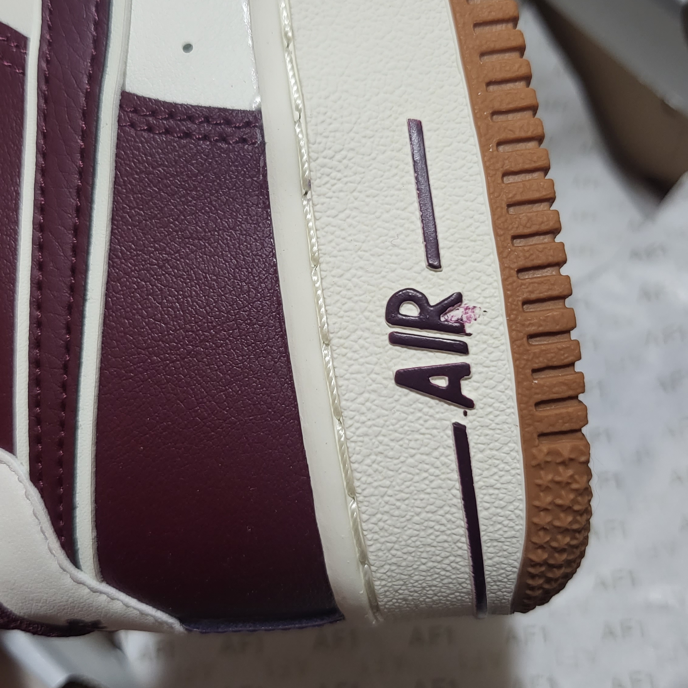 Nike Air Force 1 '07 LV8 Night Maroon 착용 스타일 - 2