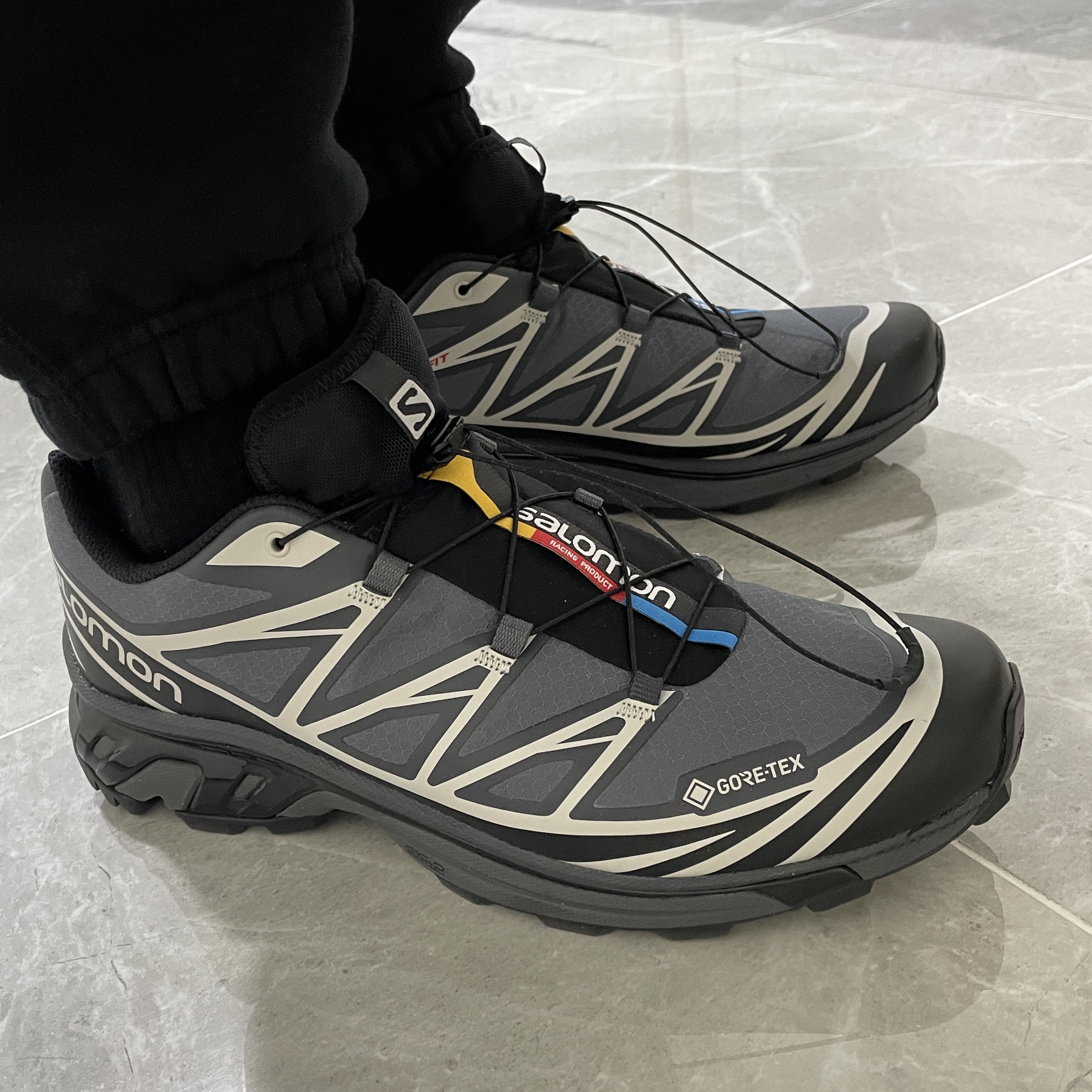 Salomon XT-6 Gore-Tex Black Ebony 착용 스타일