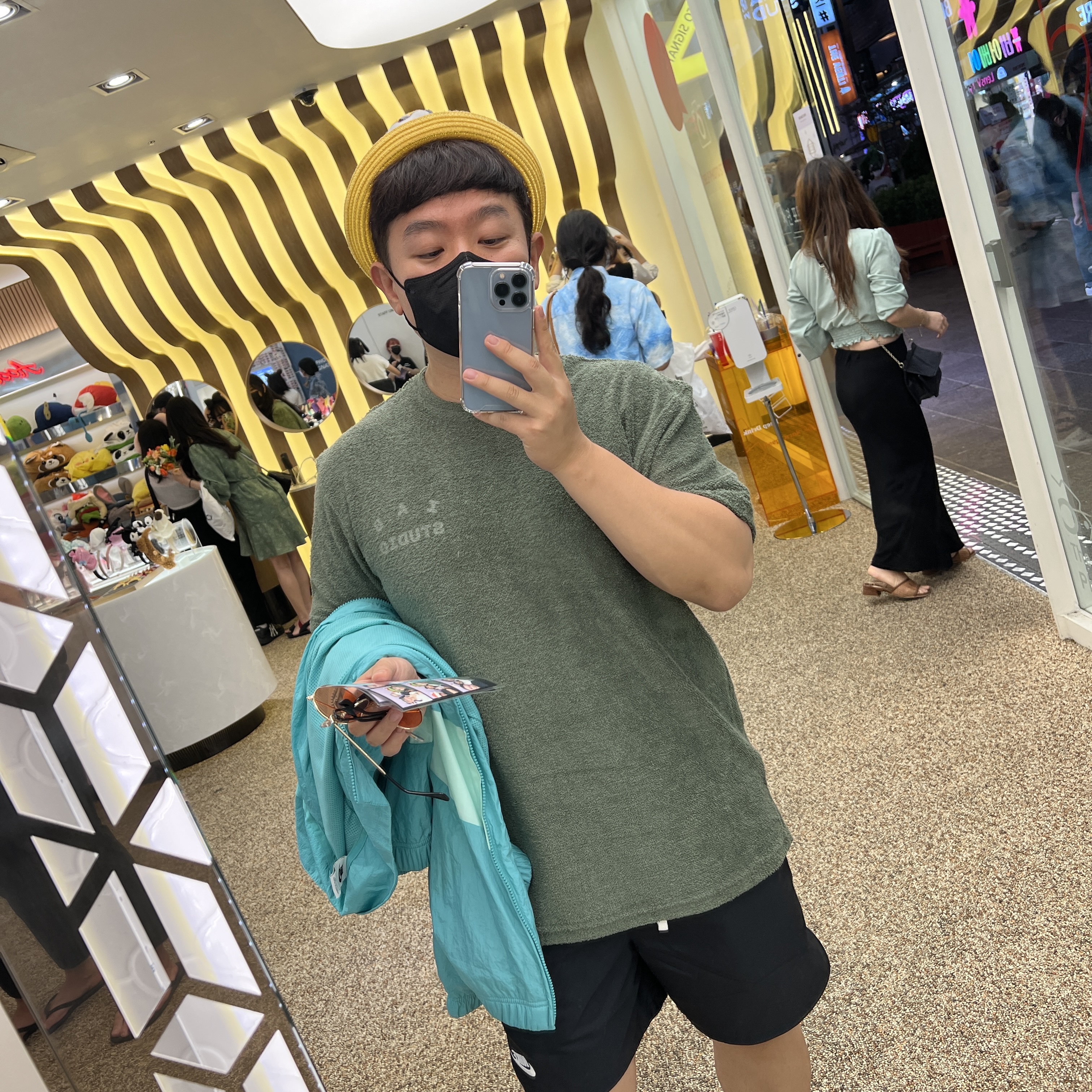 IAB Studio Towel T-Shirt Deep Green 착용 스타일