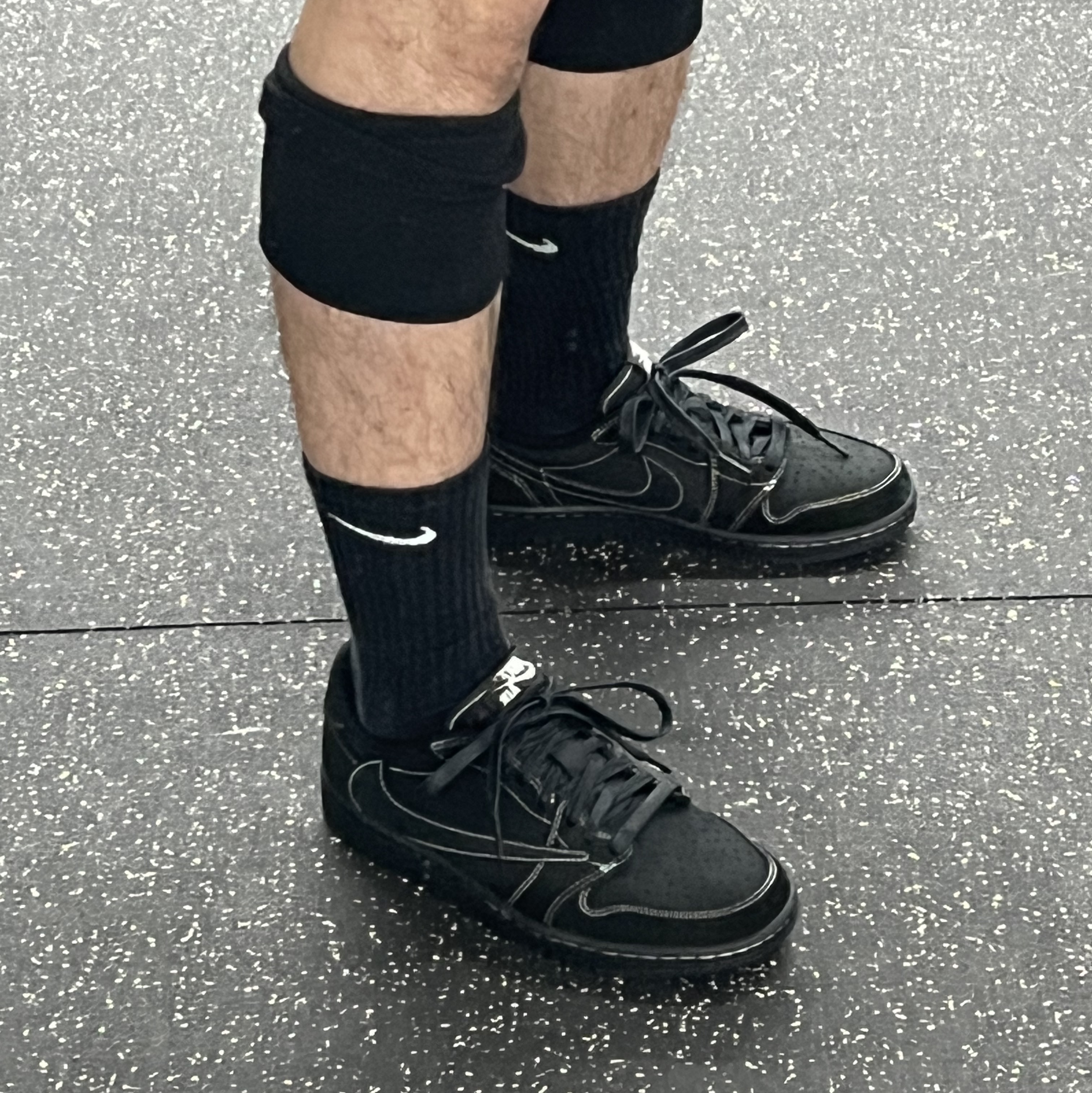 Jordan 1 x Travis Scott Retro Low OG SP Black Phantom 착용 스타일