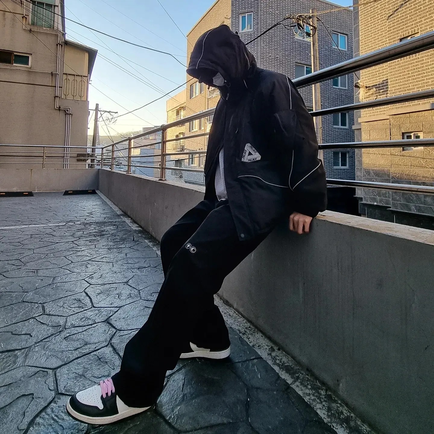 Darkr8m Studio Mesh Trucker Cap Black, Palace M-Tech Hooded Jacket Black - 22FW 착용 스타일 - 2