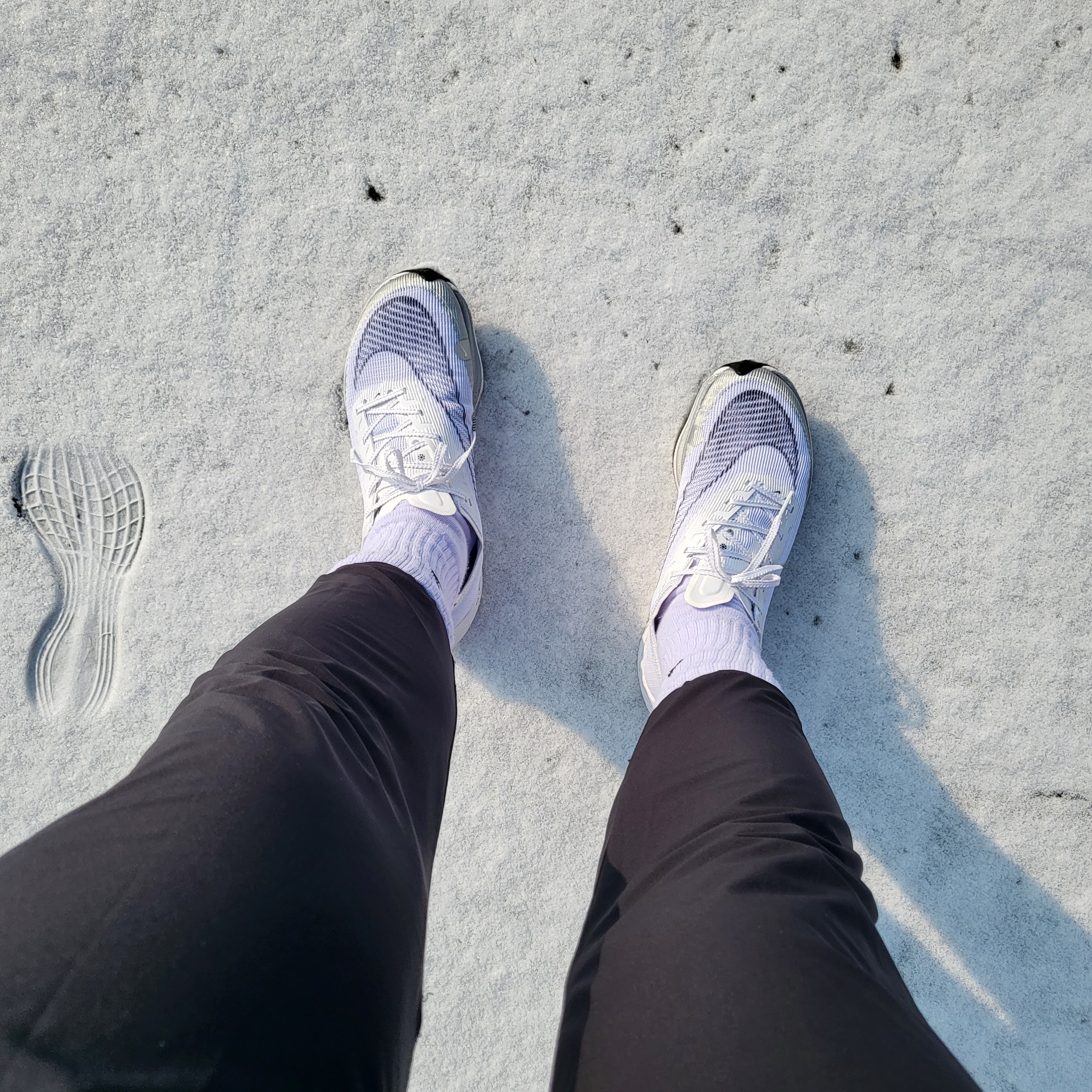 Nike ZoomX Vaporfly Next% 2 White Metallic Silver 착용 스타일