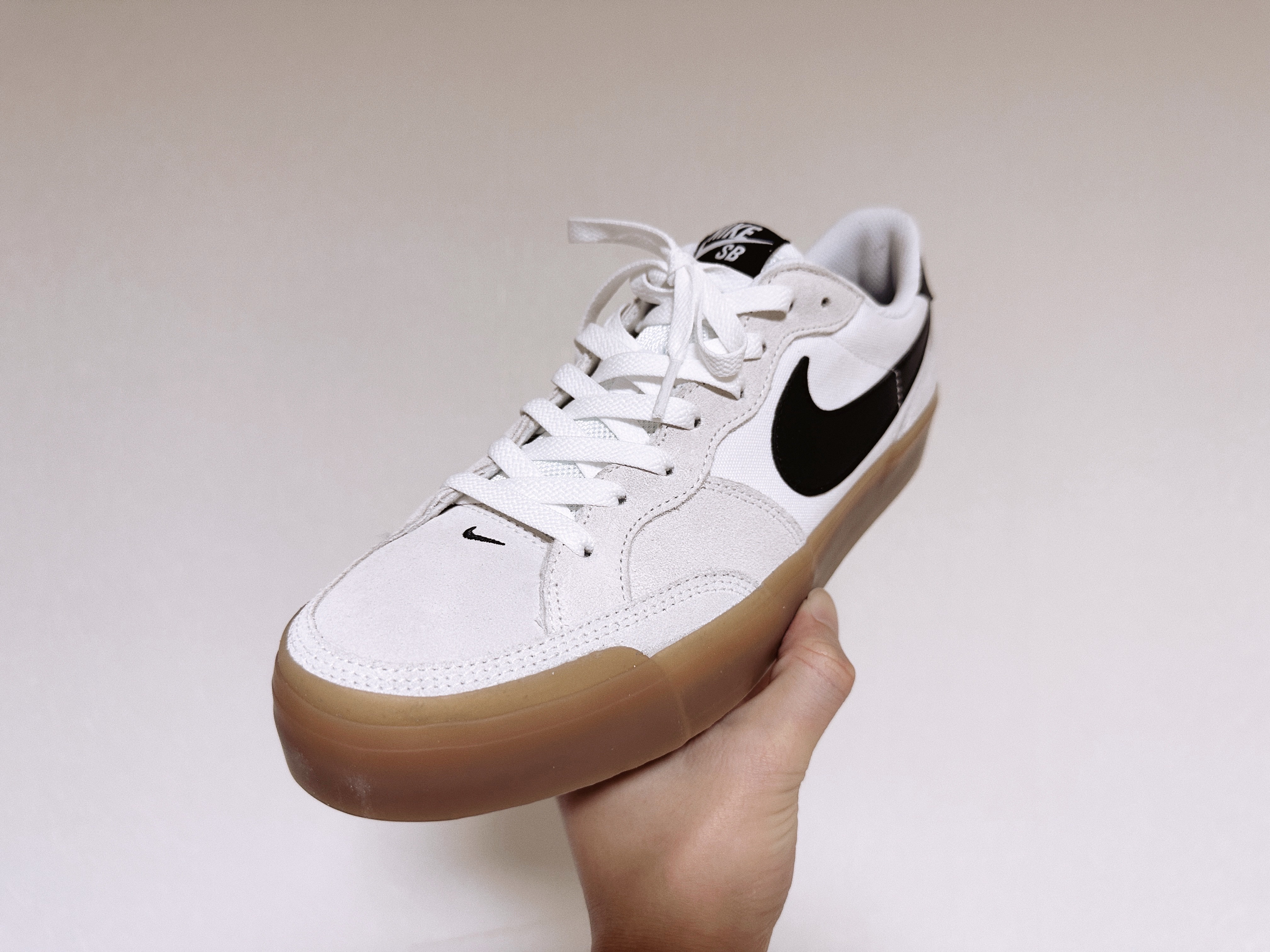 Nike SB Zoom Pogo Plus White Black 착용 스타일 - 2