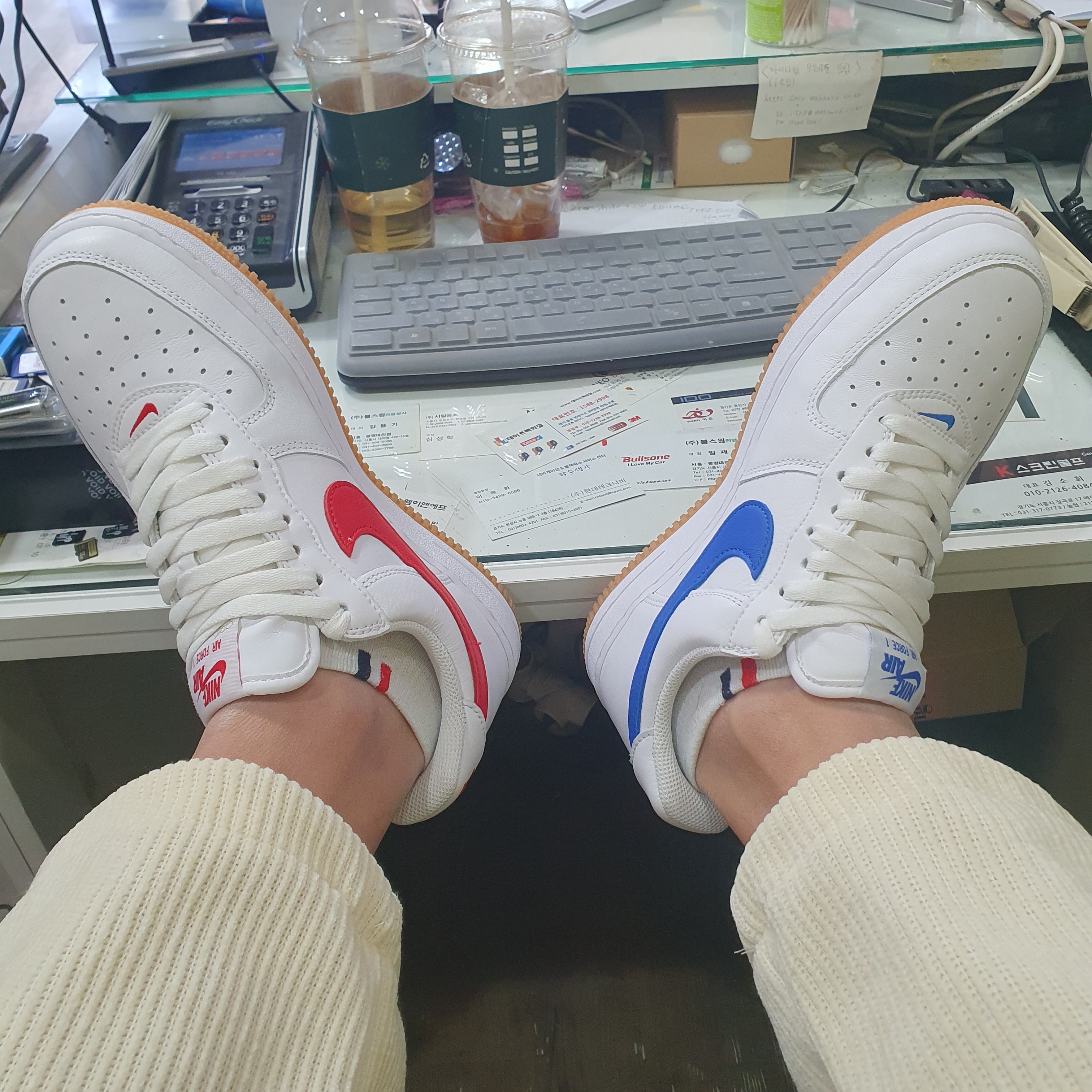 Nike Air Force 1 Low Retro Color of the Month University Red 착용 스타일