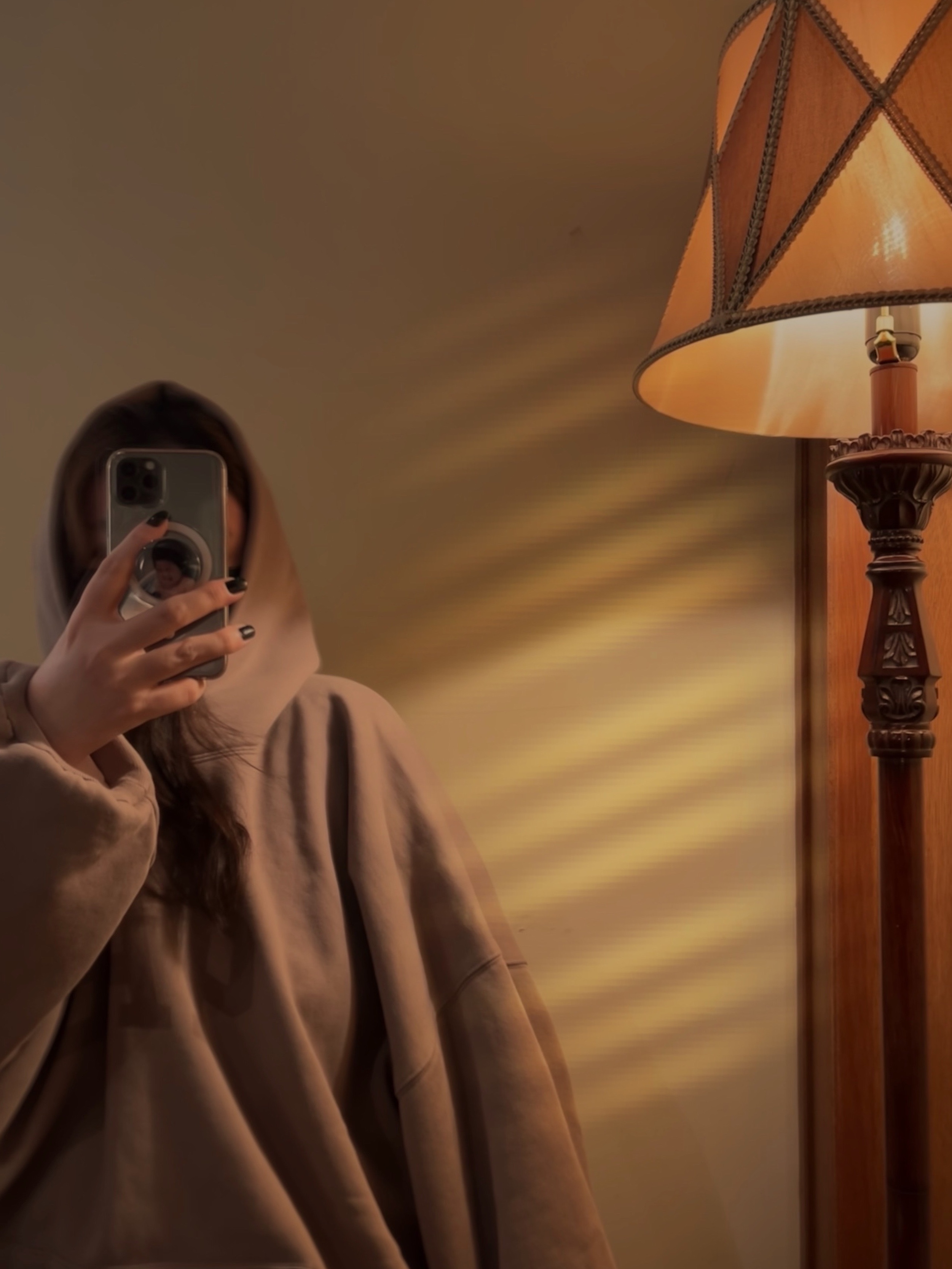Yeezy Gap Engineered By Balenciaga Dove Hoodie Beige 착용 스타일