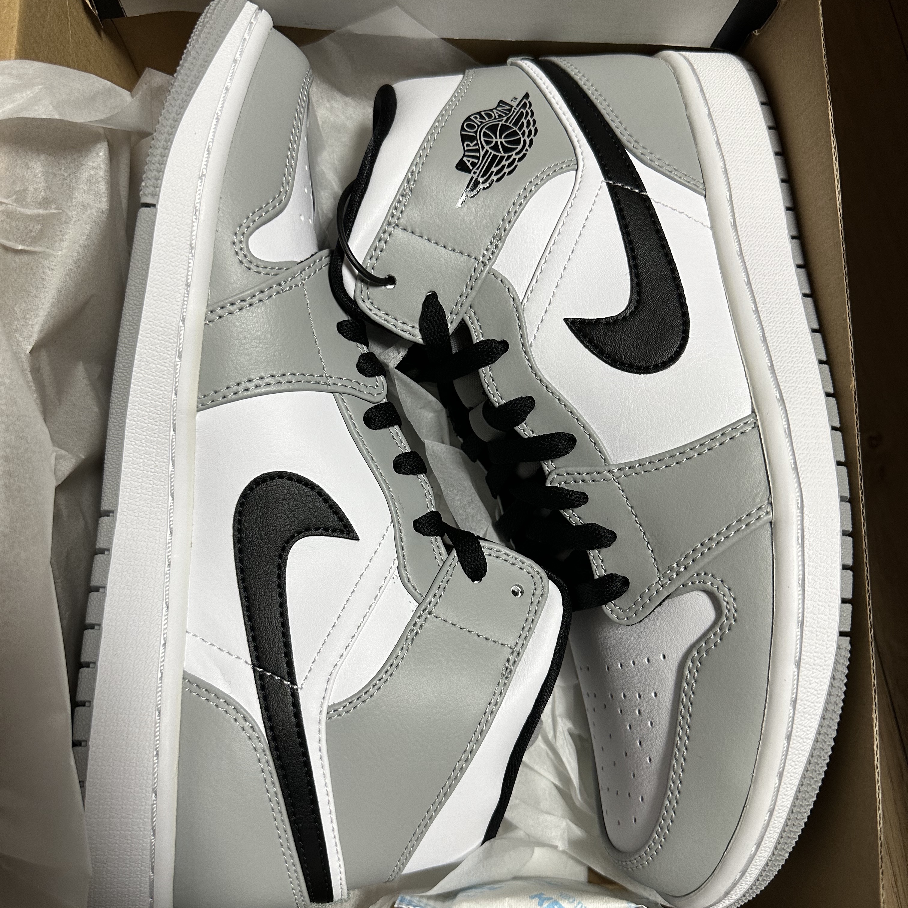 Jordan 1 Mid Light Smoke Grey 착용 스타일 - 1