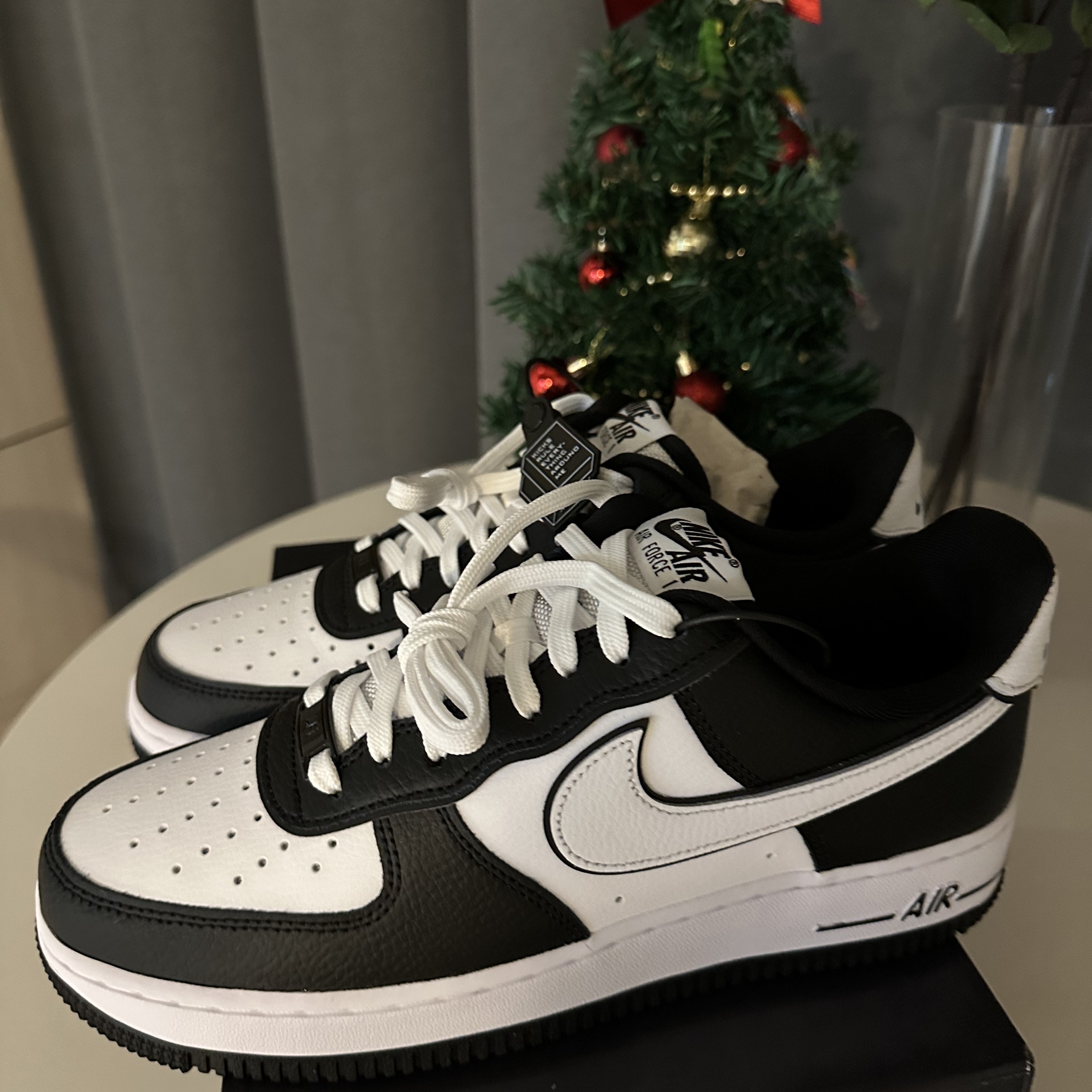 Nike Air Force 1 '07 LV8 White Black 착용 스타일