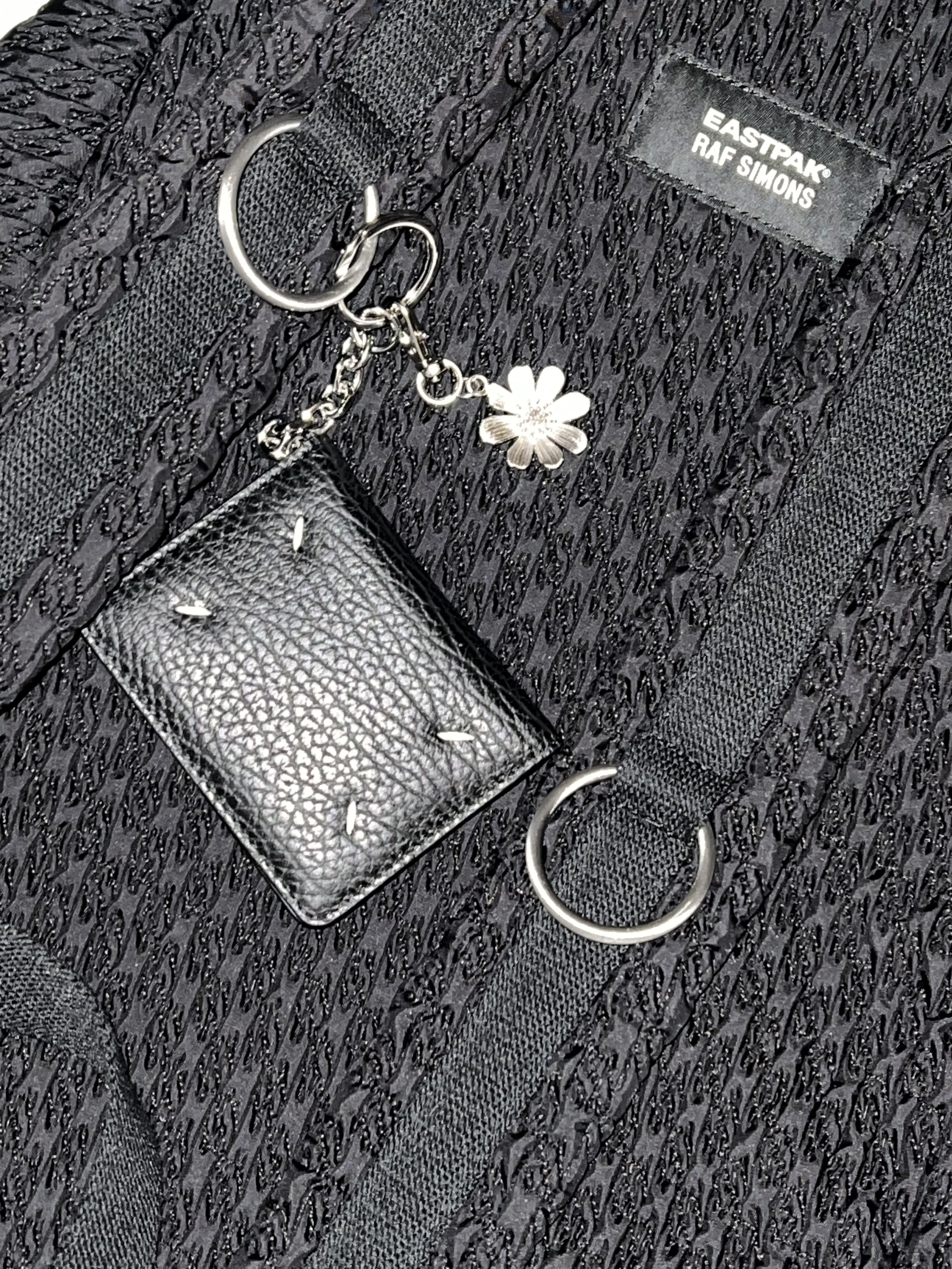 Maison Margiela Keyring Wallet Black 착용 스타일
