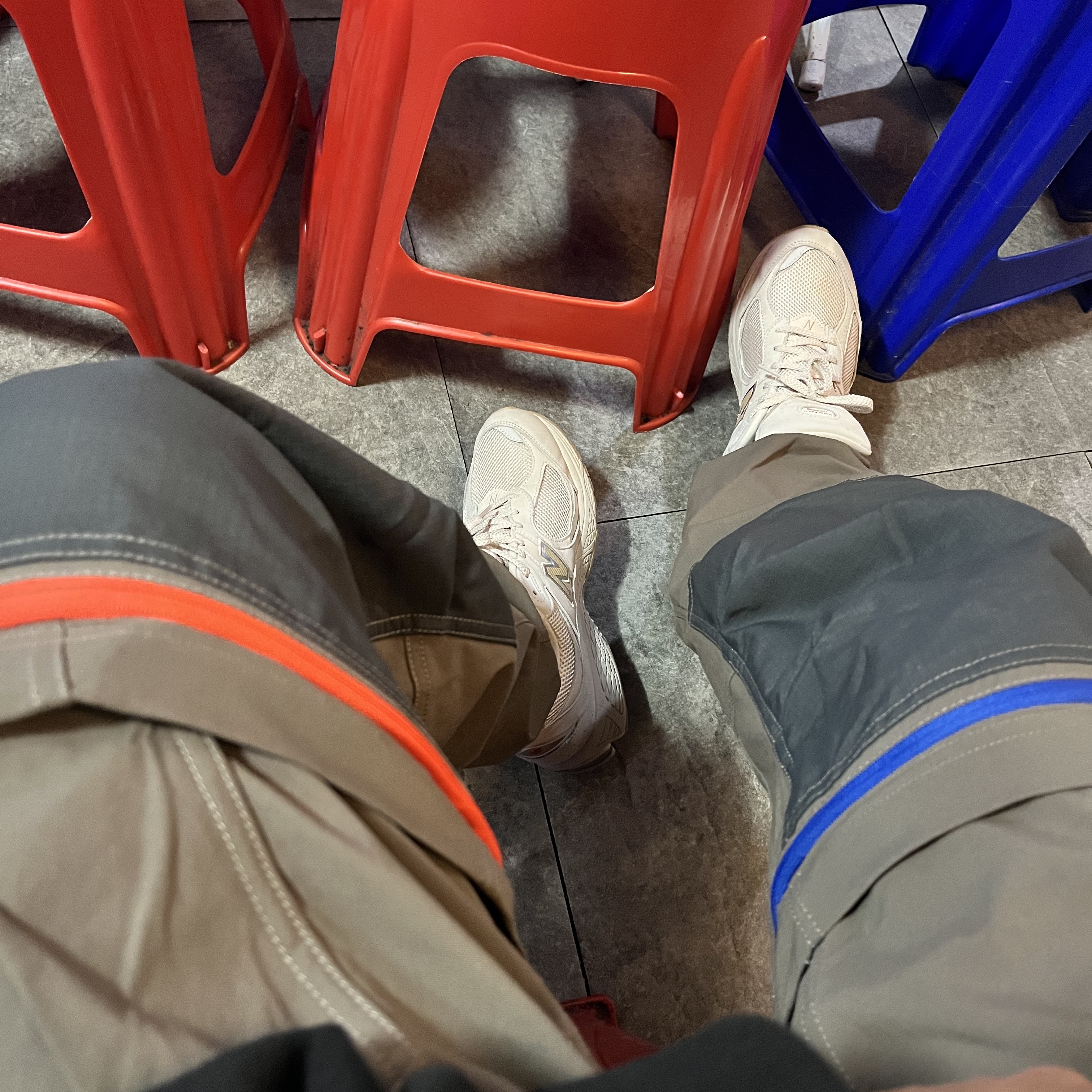 Nike ACG Smith Summit Cargo Pants Ironstone - Asia, New Balance 2002R White Ivory 착용 스타일