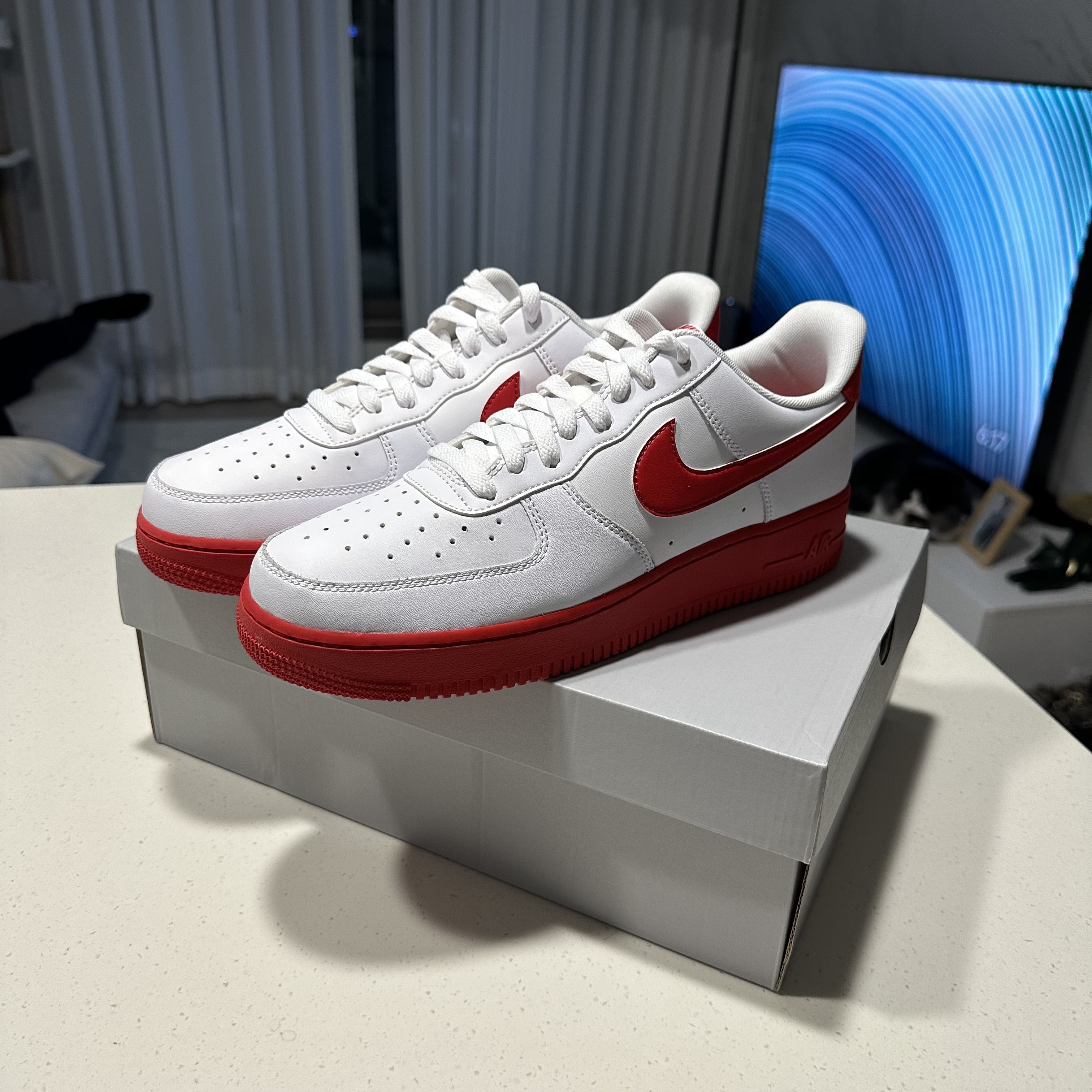 Nike Air Force 1 Low White Red Midsole 착용 스타일