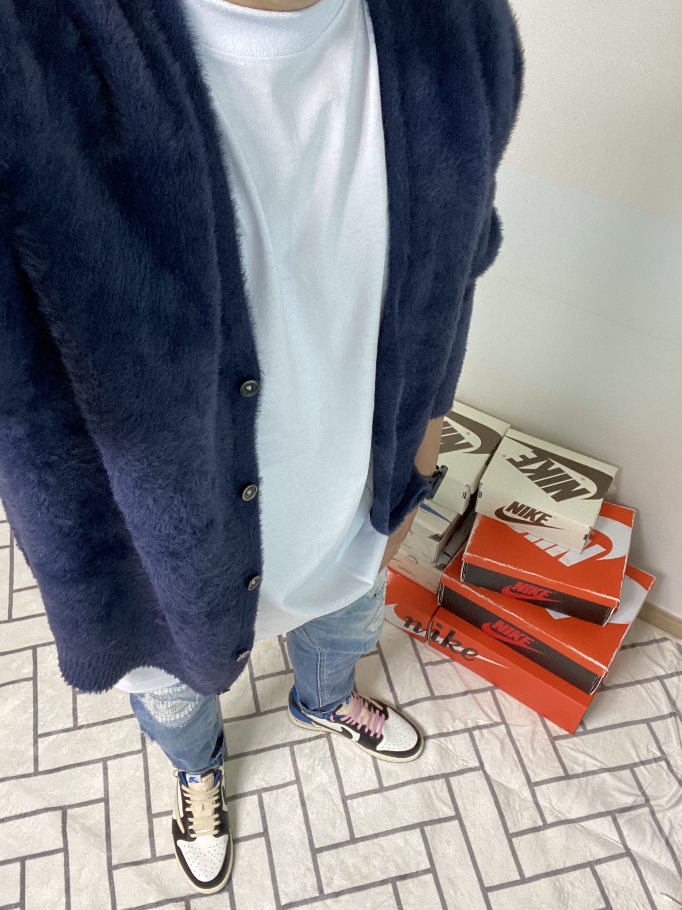 Stussy Shaggy Cardigan Deep Navy, Jordan 1 x Travis Scott x Fragment Retro Low OG SP Military Blue 착용 스타일