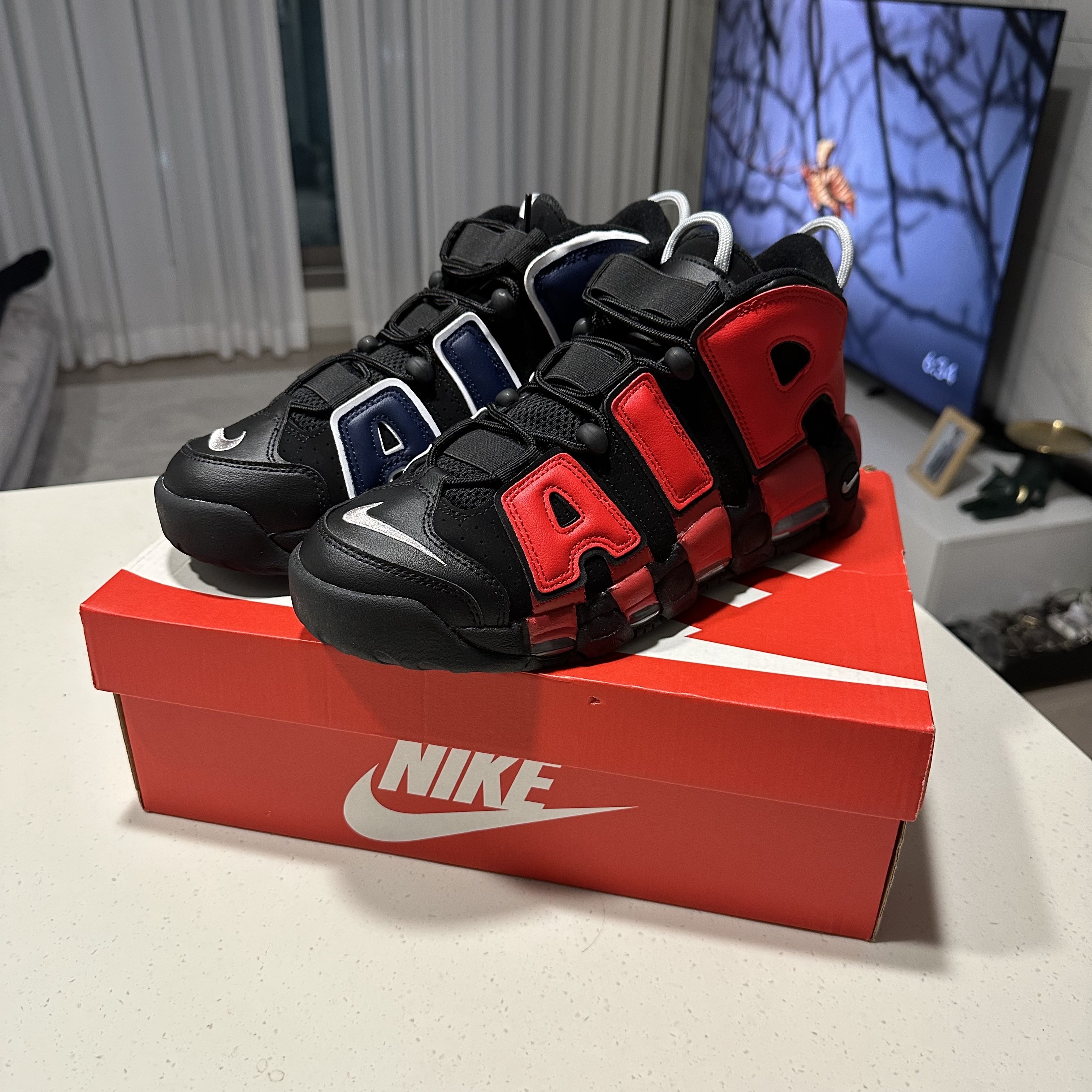 Nike Air More Uptempo 96 Black University Red 착용 스타일