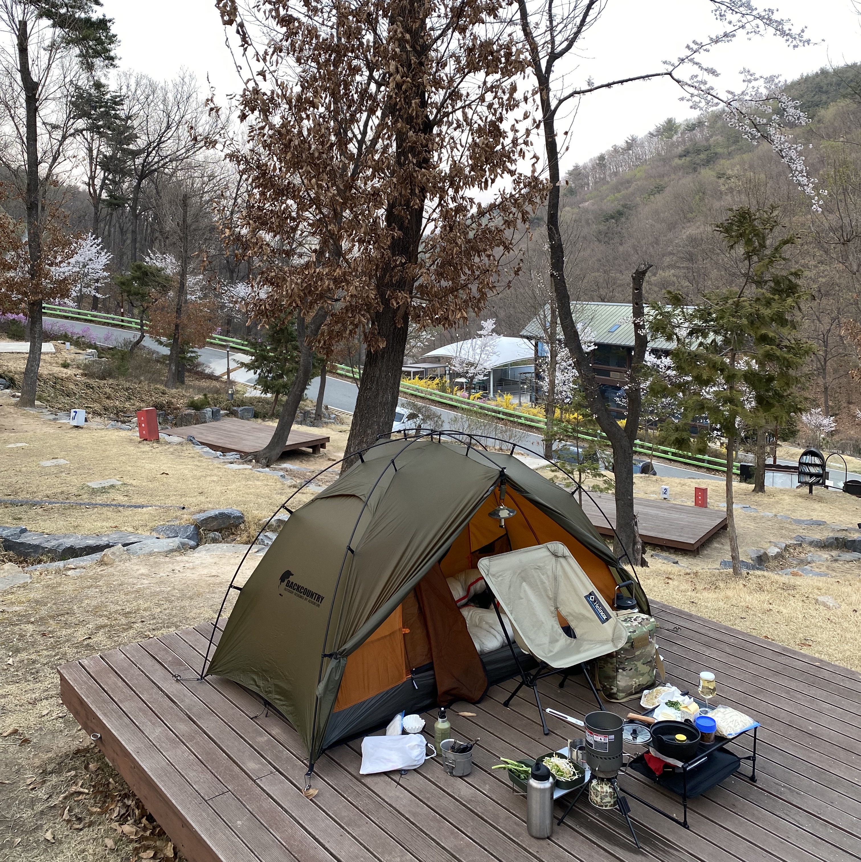 Helinox Chair Zero L Sand 착용 스타일 - 2