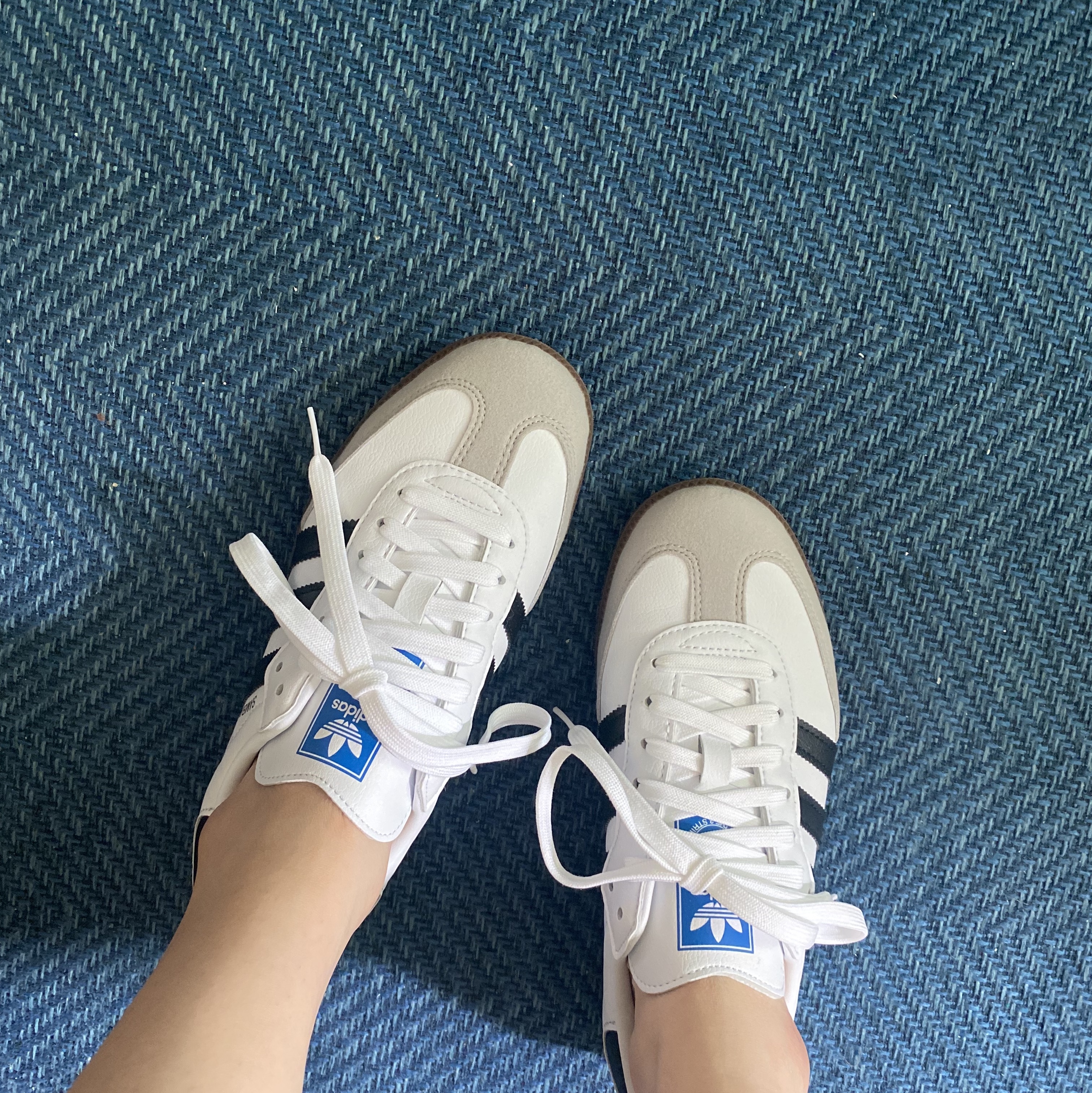 Adidas Samba Vegan White Black 착용 스타일 - 1