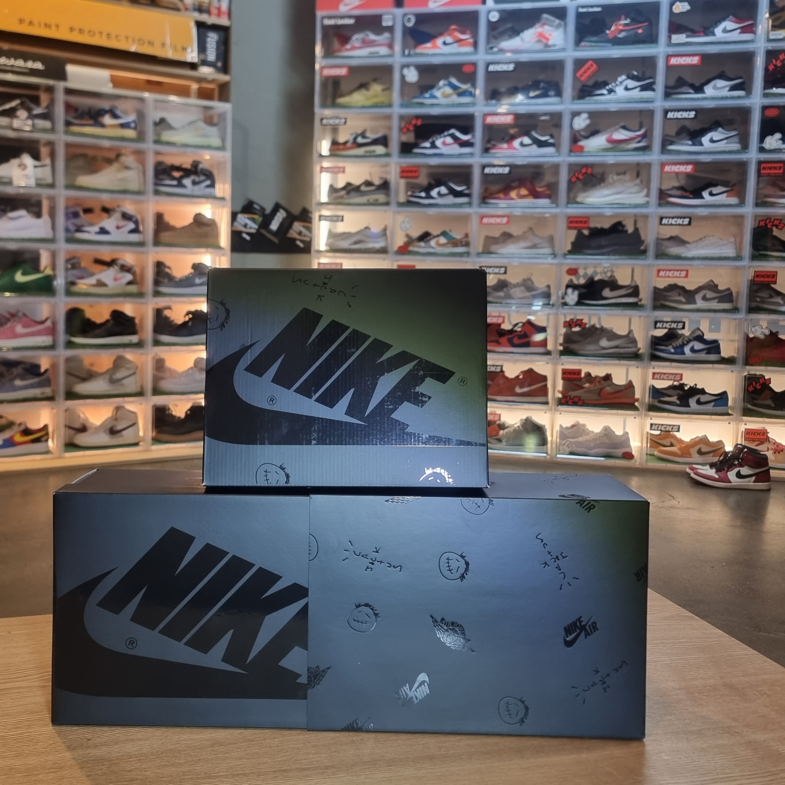 Jordan 1 x Travis Scott Retro Low OG SP Black Phantom 착용 스타일 - 1