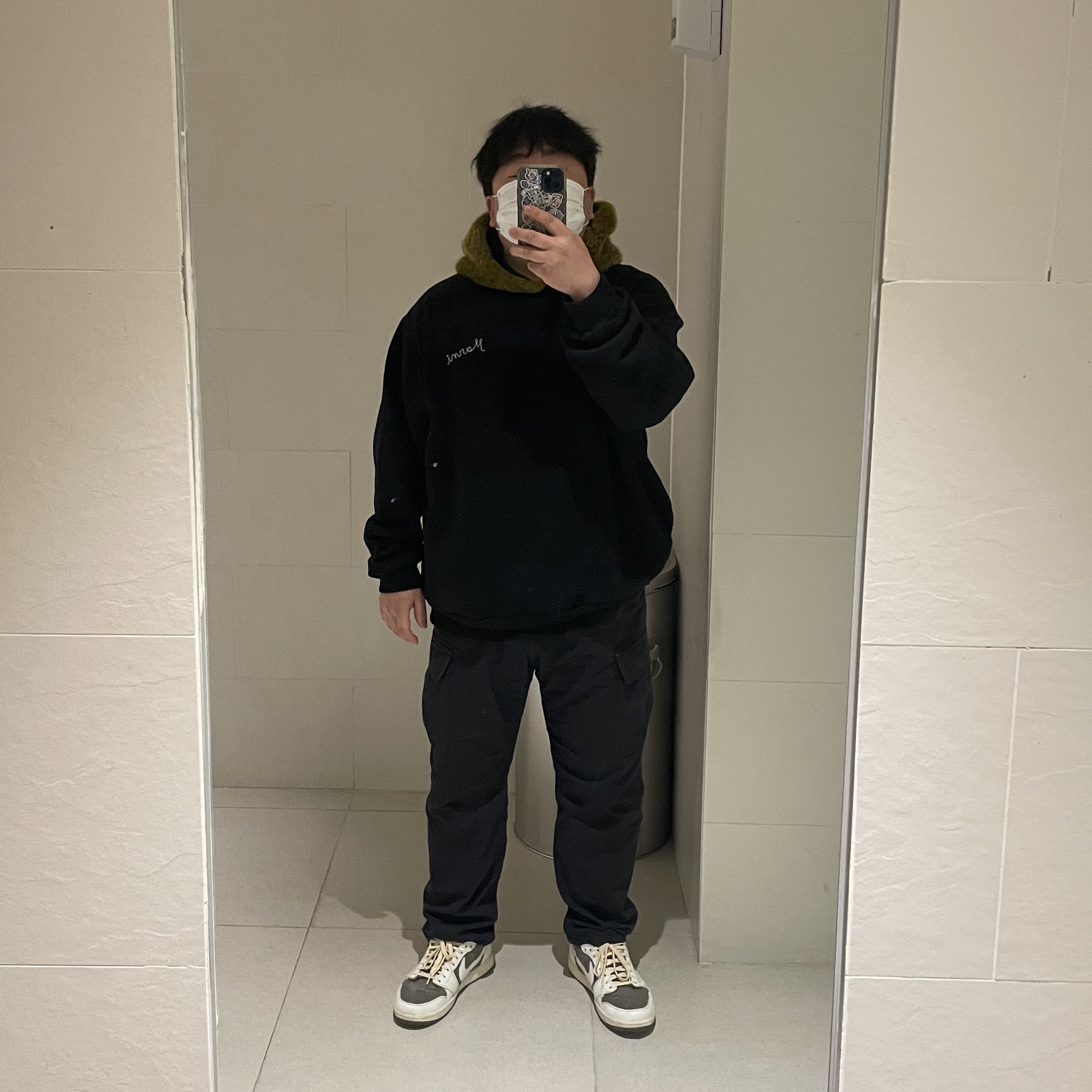 Jordan 1 x Travis Scott Retro Low OG SP Sail and Ridgerock 착용 스타일