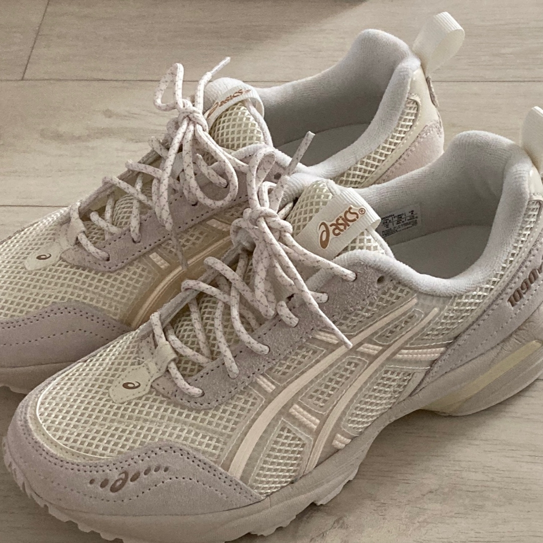 Asics Gel-1090 V2 Cream 착용 스타일 - 3