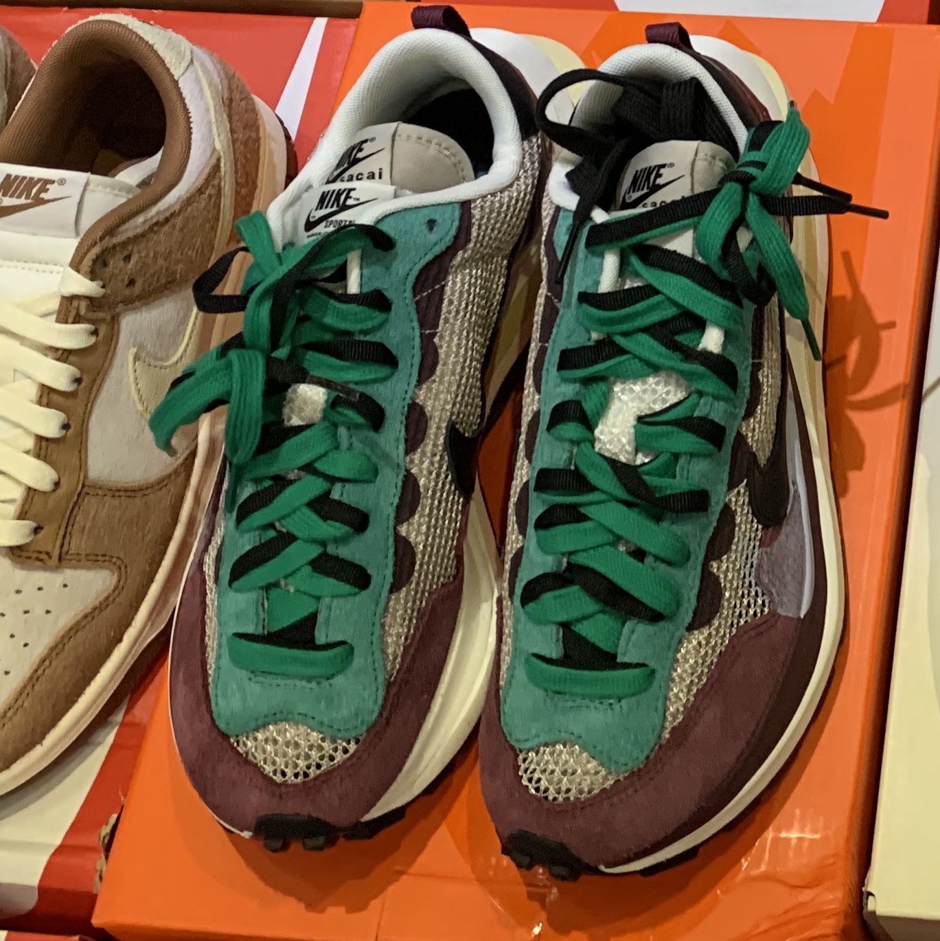 Nike x Sacai VaporWaffle String & Black Villain Red 착용 스타일