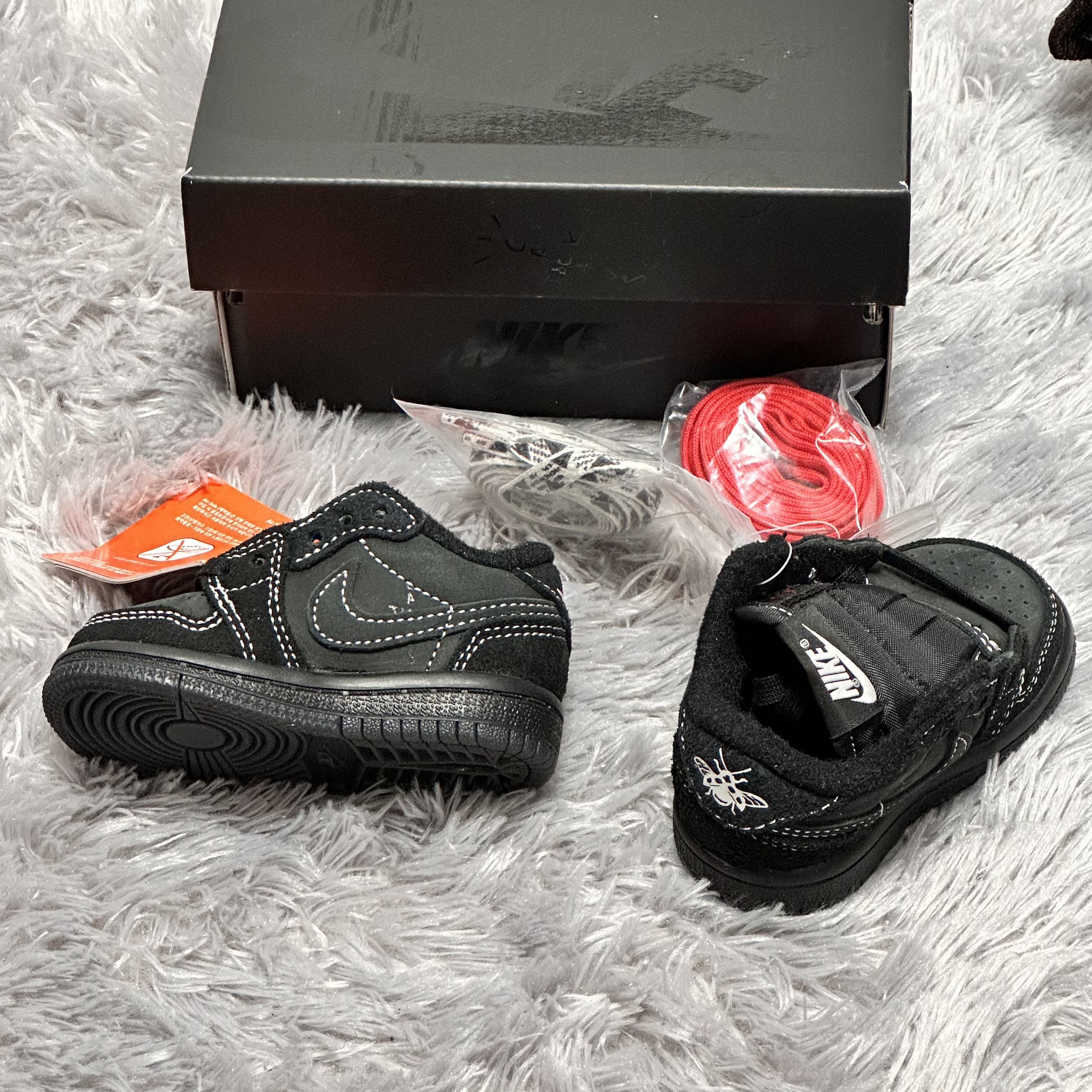 (TD) Jordan 1 x Travis Scott Retro Low OG SP Black Phantom 착용 스타일
