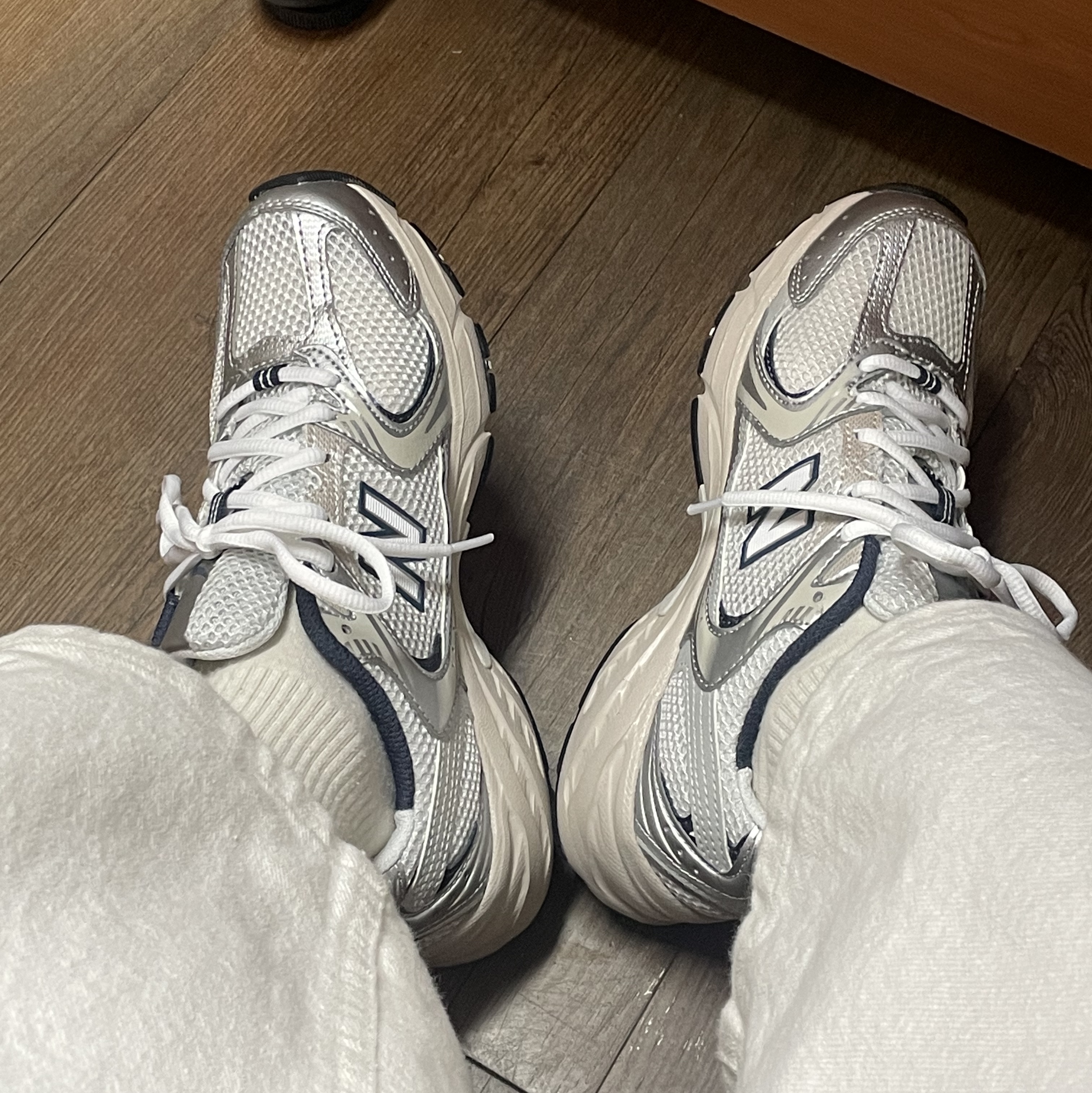 New Balance 530 Steel Grey 착용 스타일 - 2