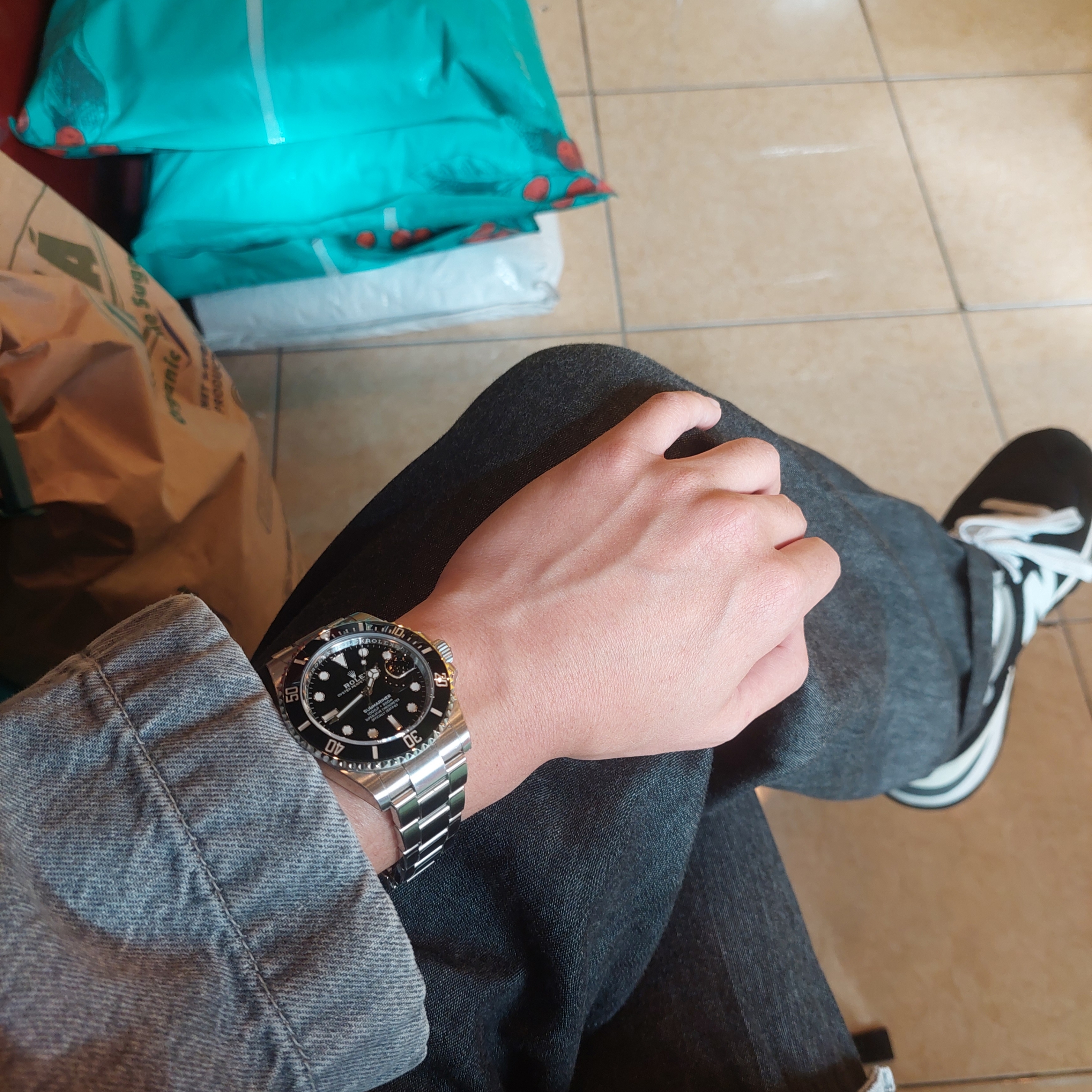 Rolex Oyster Perpetual 36mm 126000 Candy Pink Oyster, Rolex Submariner Date 41mm 126610LN Black Oyster 착용 스타일 - 2