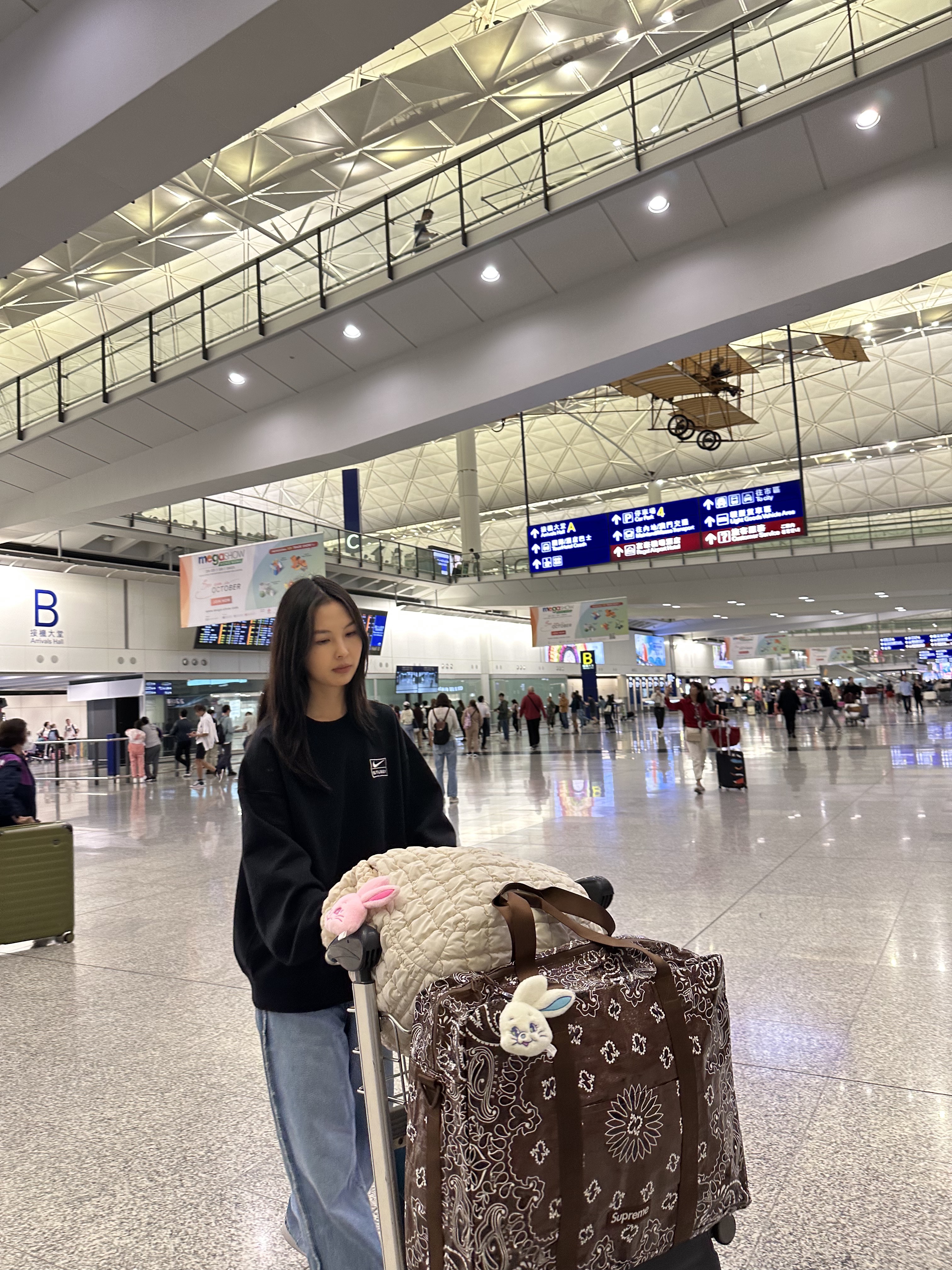 COS Quilted Oversized Shoulder Bag Off White Light Beige, Supreme Bandana Tarp Large Duffle Bag Brown - 21SS ์ฐฉ์ฉ ์คํ์ผ