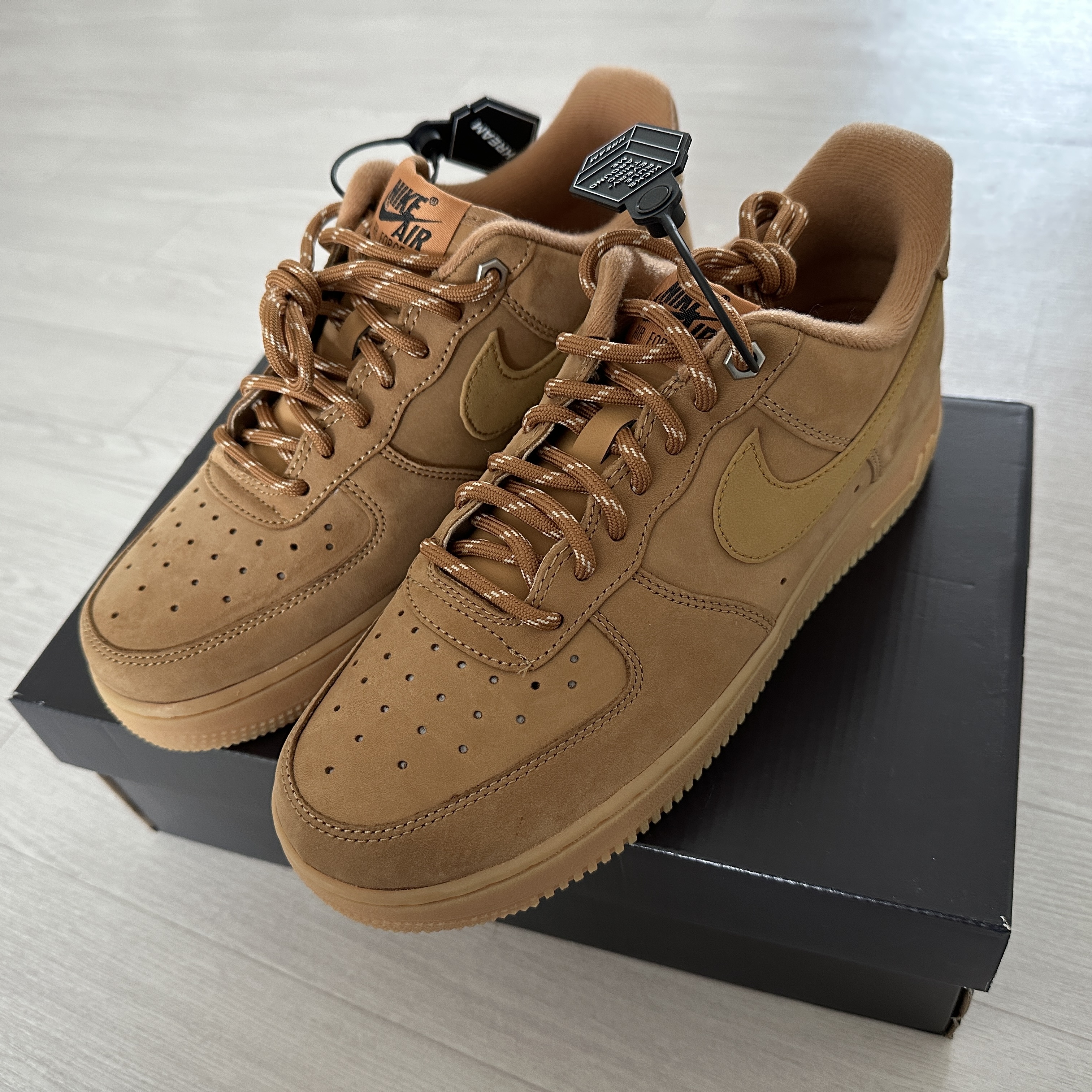 Nike Air Force 1 '07 WB Flax 착용 스타일 - 2