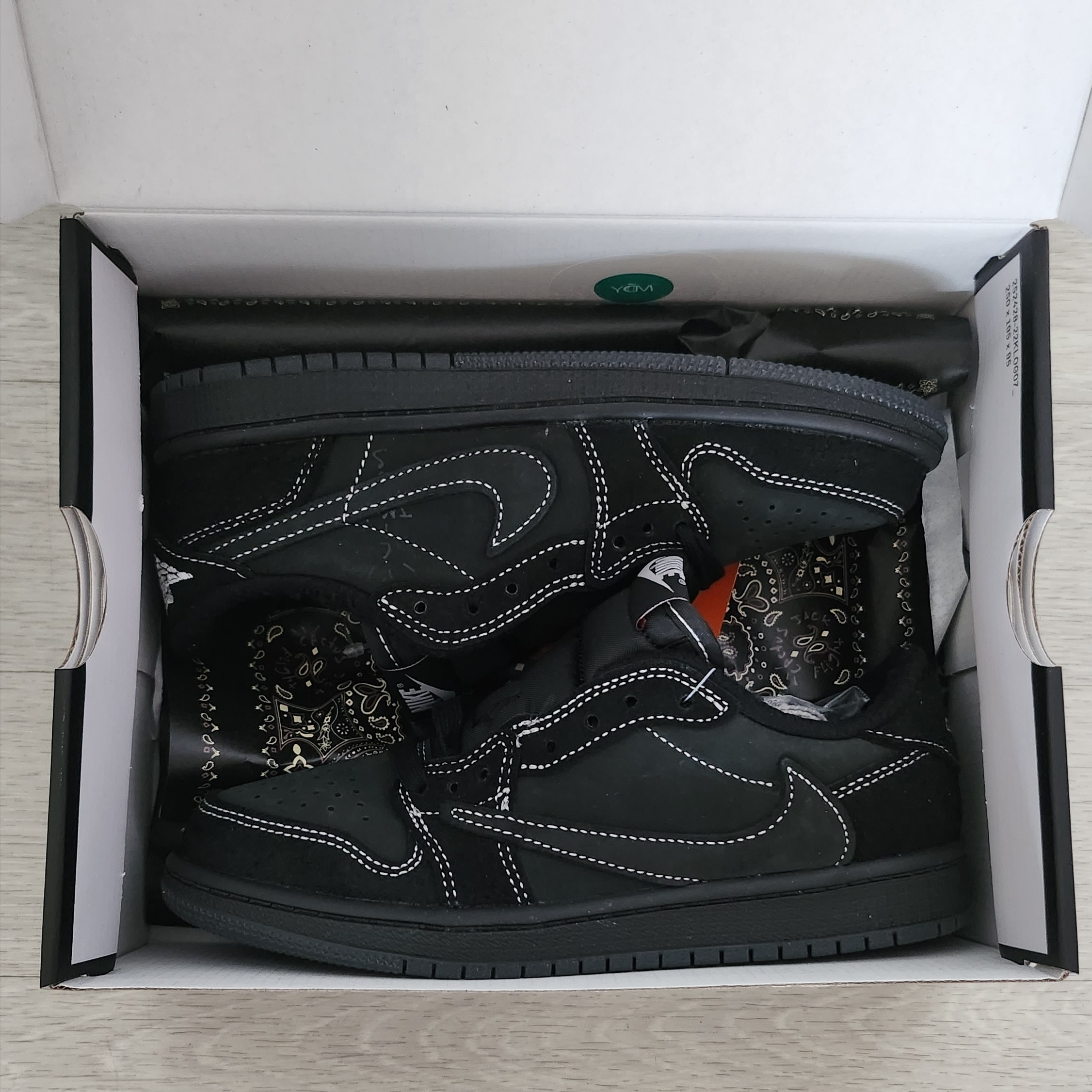 (PS) Jordan 1 x Travis Scott Retro Low OG SP Black Phantom 착용 스타일 - 2