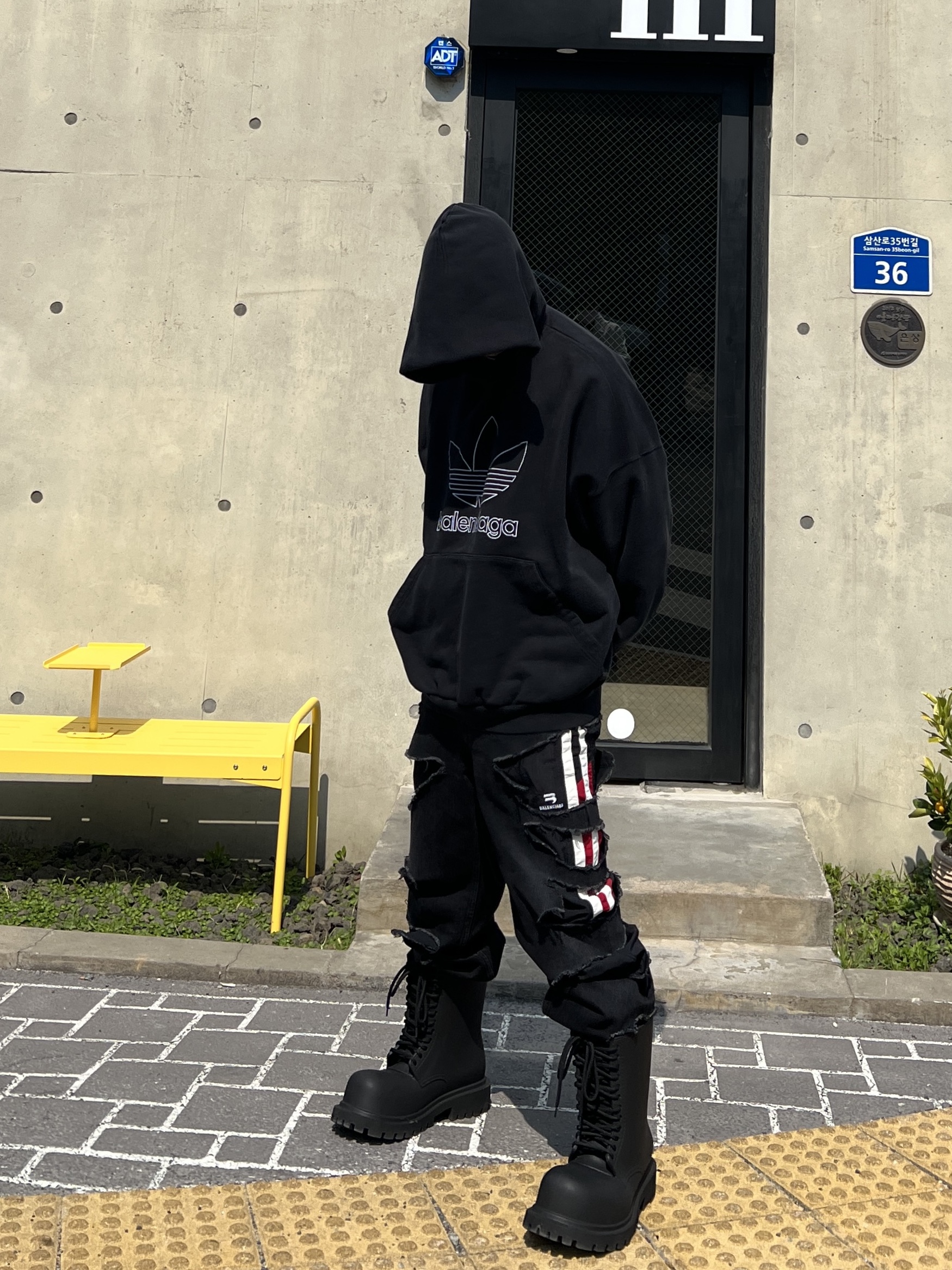Balenciaga XL Army Boots Full Eva Black, Balenciaga x Adidas Hoodie Large Fit Black 착용 스타일