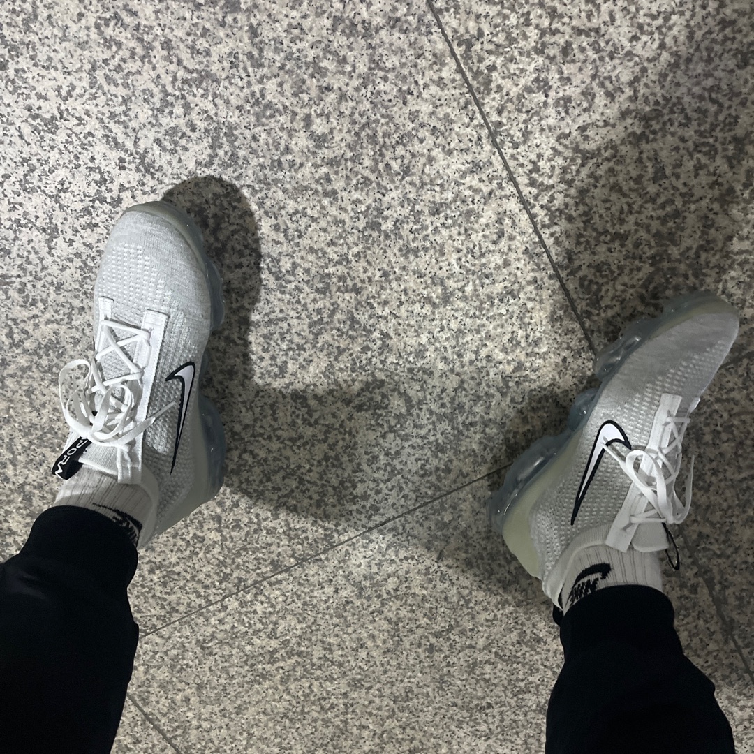 Nike Air VaporMax 2021 Flyknit White 착용 스타일