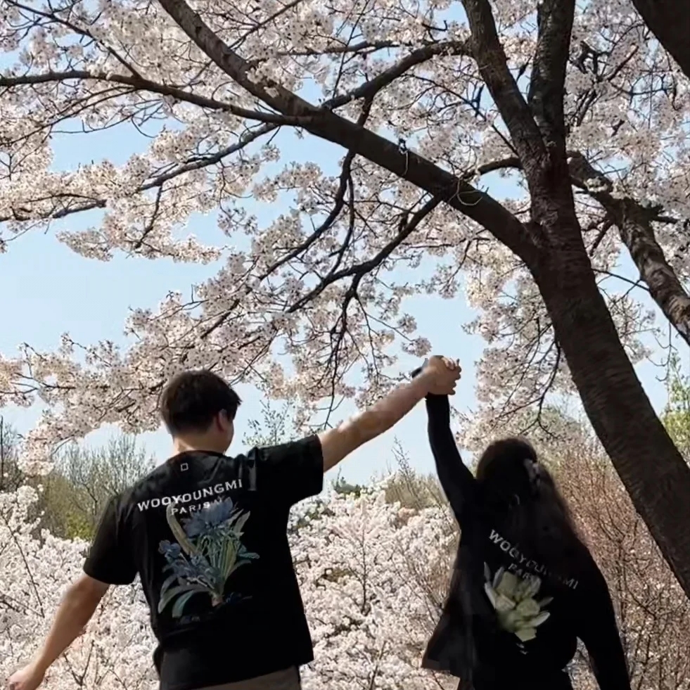 Wooyoungmi Flower Print Back Logo T-Shirt Black - 23SS, Wooyoungmi Flower Print Long Sleeve Back Logo T-Shirt Black - 22SS 착용 스타일