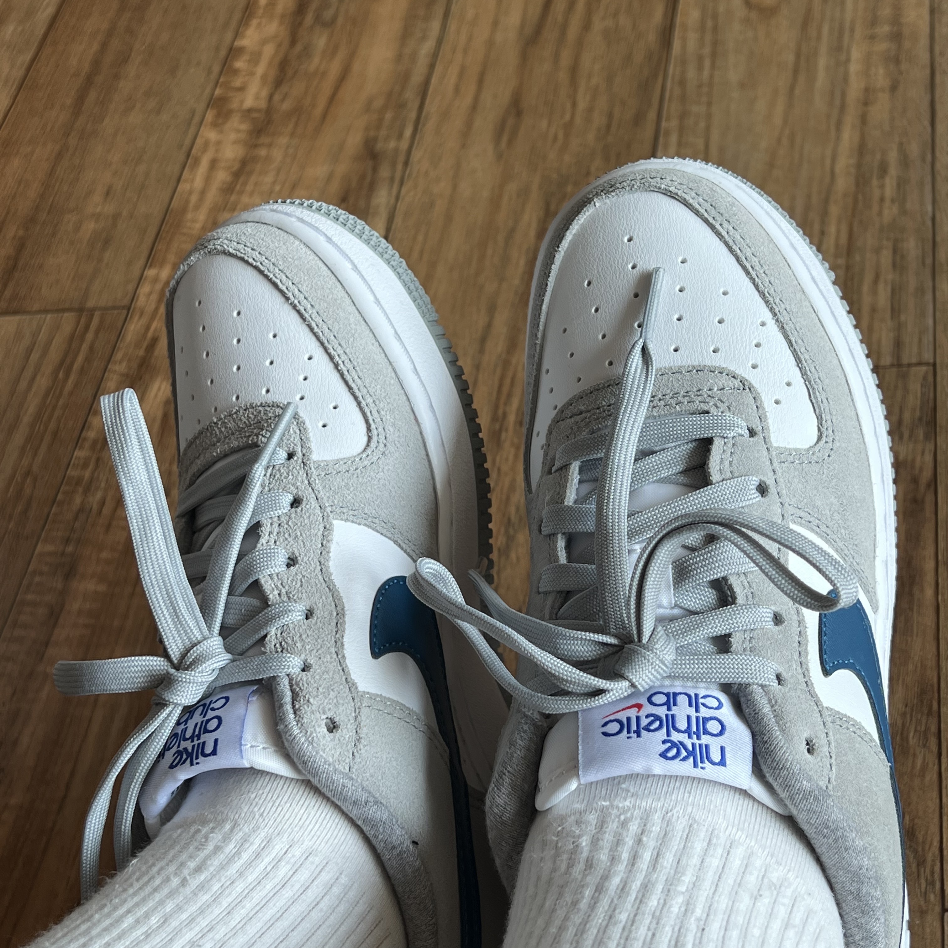 (GS) Nike Air Force 1 LV8 Athletic Club Light Smoke Grey Marina 착용 스타일 - 4