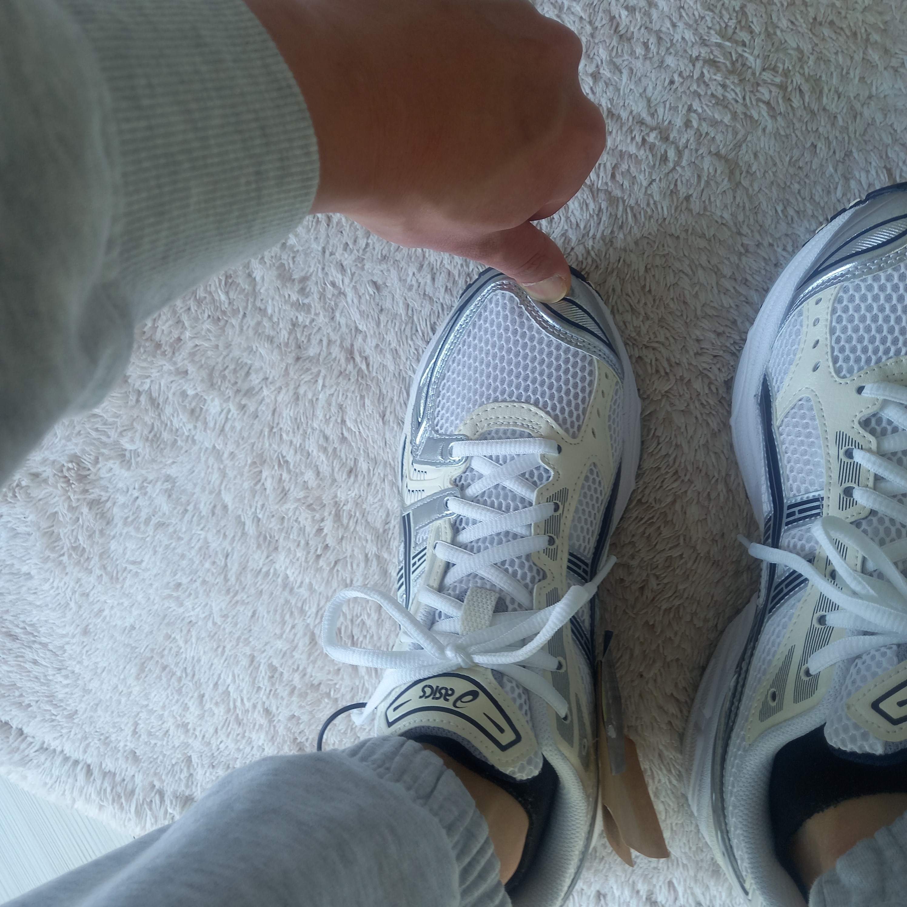 (W) Asics Gel-Kayano 14 White Midnight 착용 스타일 - 4