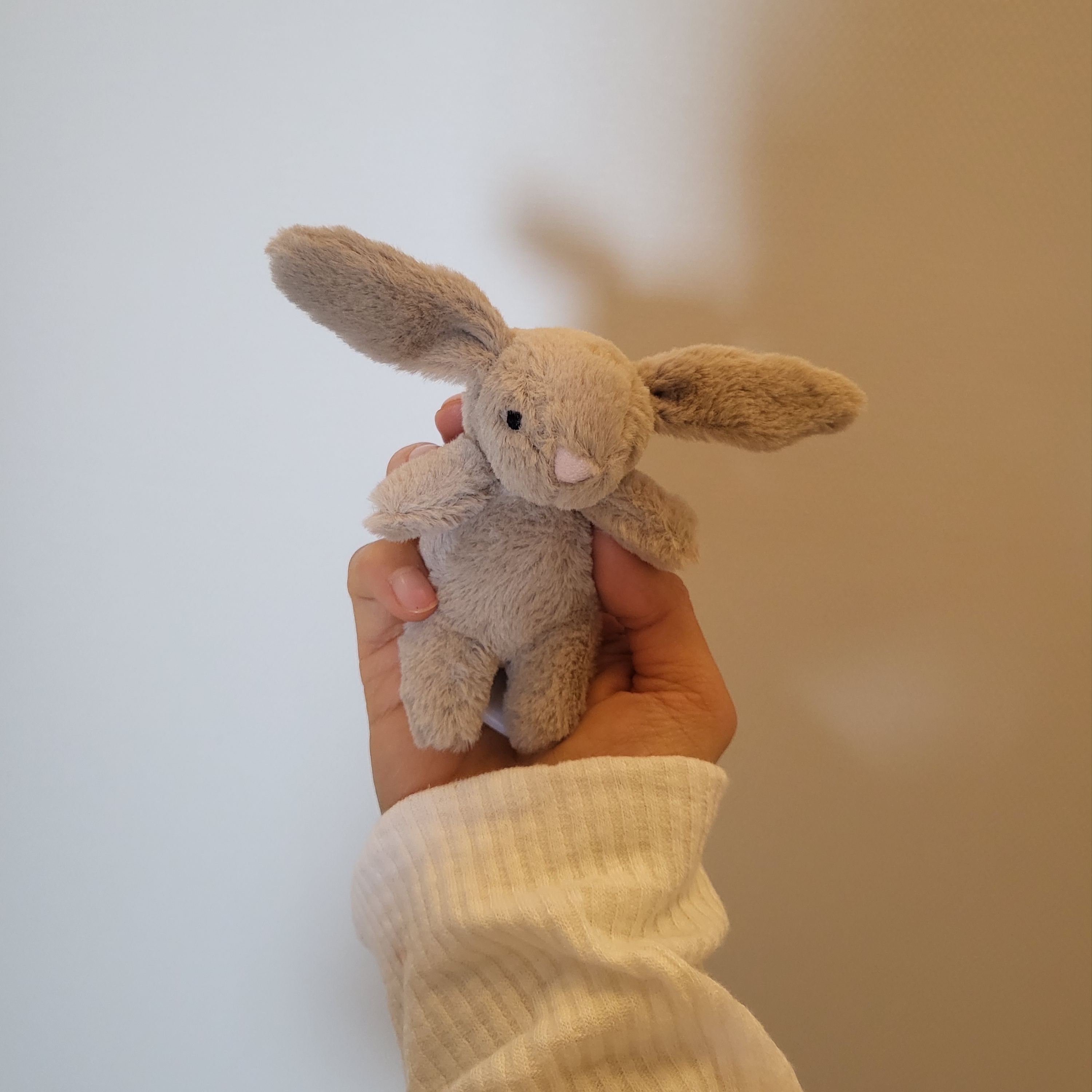 Jellycat Bashful Bunny Bag Charm Beige 착용 스타일 - 1