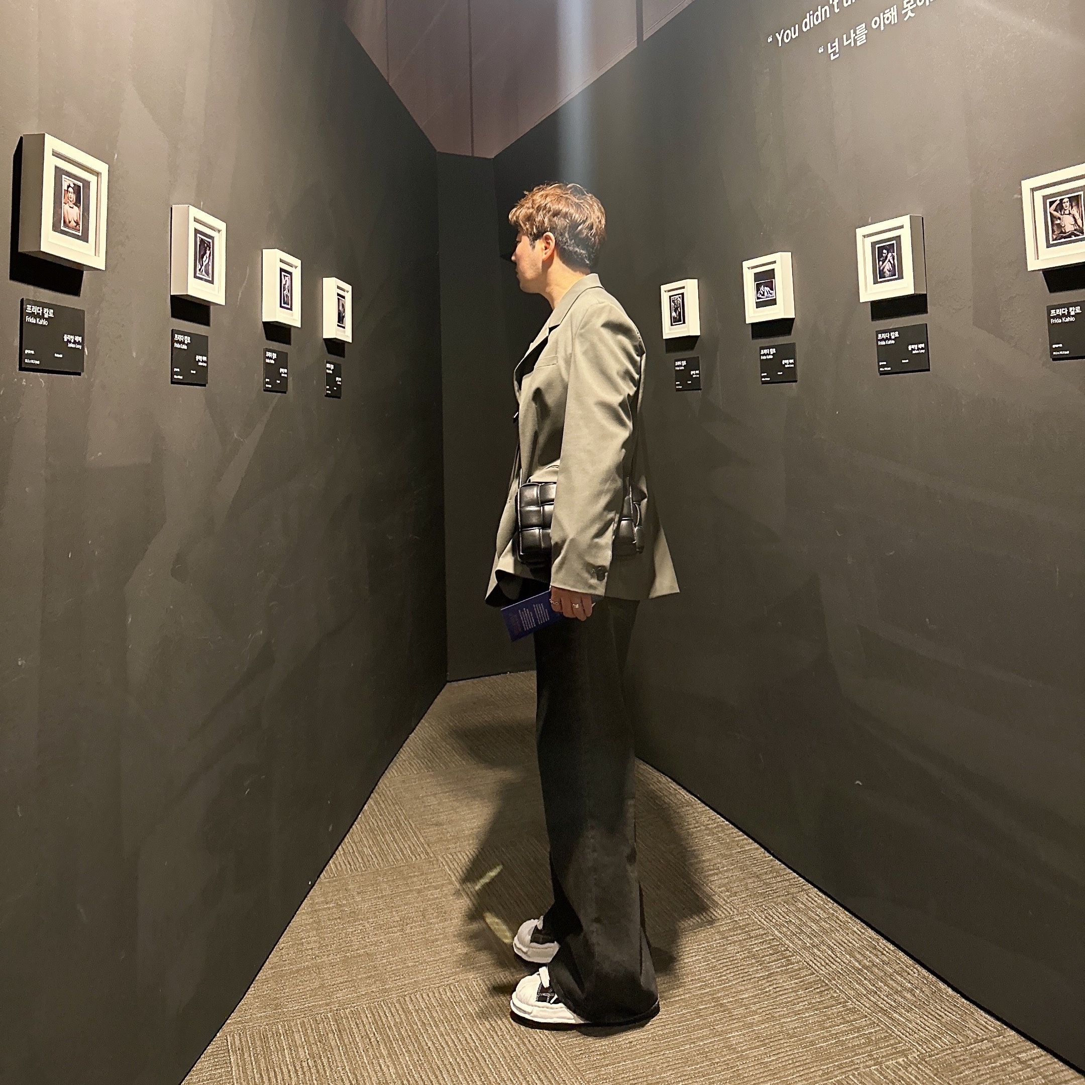 Maison Mihara Yasuhiro Blakey OG Sole Canvas Low-top Sneakers Black White, Bottega Veneta Leather Cassette Black 착용 스타일 - 2