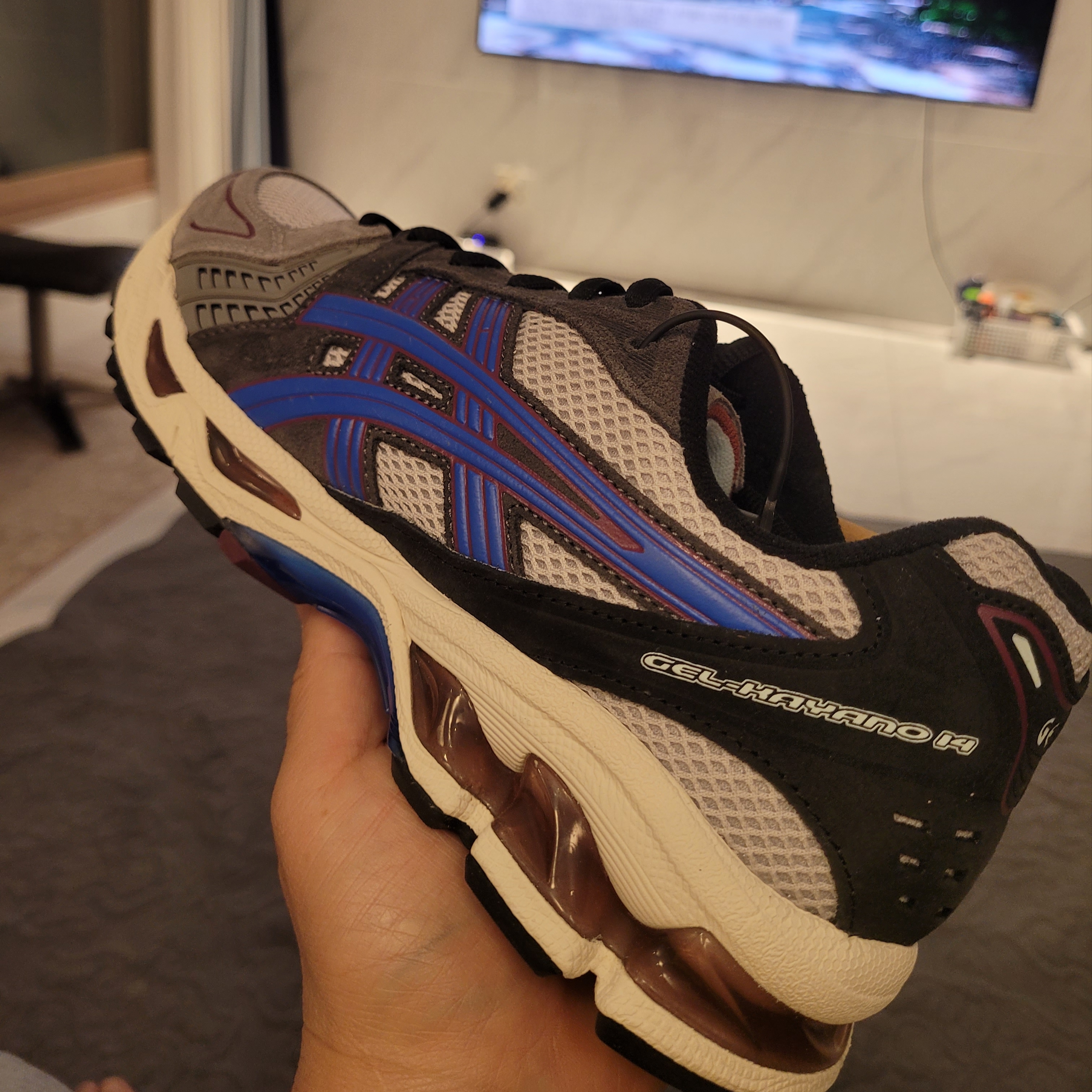 Asics Gel-Kayano 14 Oyster Grey Illusion Blue 착용 스타일