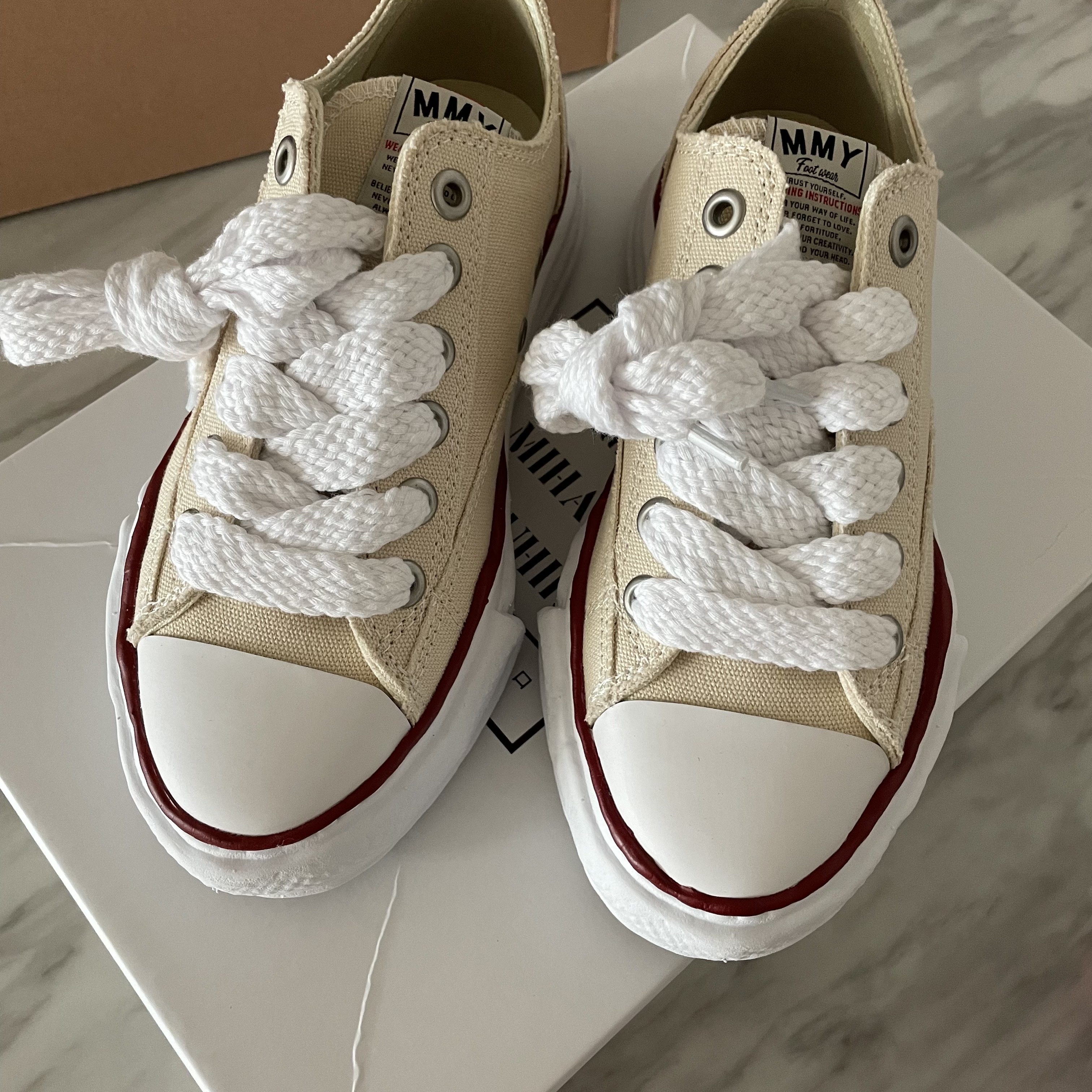 Maison Mihara Yasuhiro Peterson OG Sole Canvas Low-top Sneakers Natural 착용 스타일 - 2
