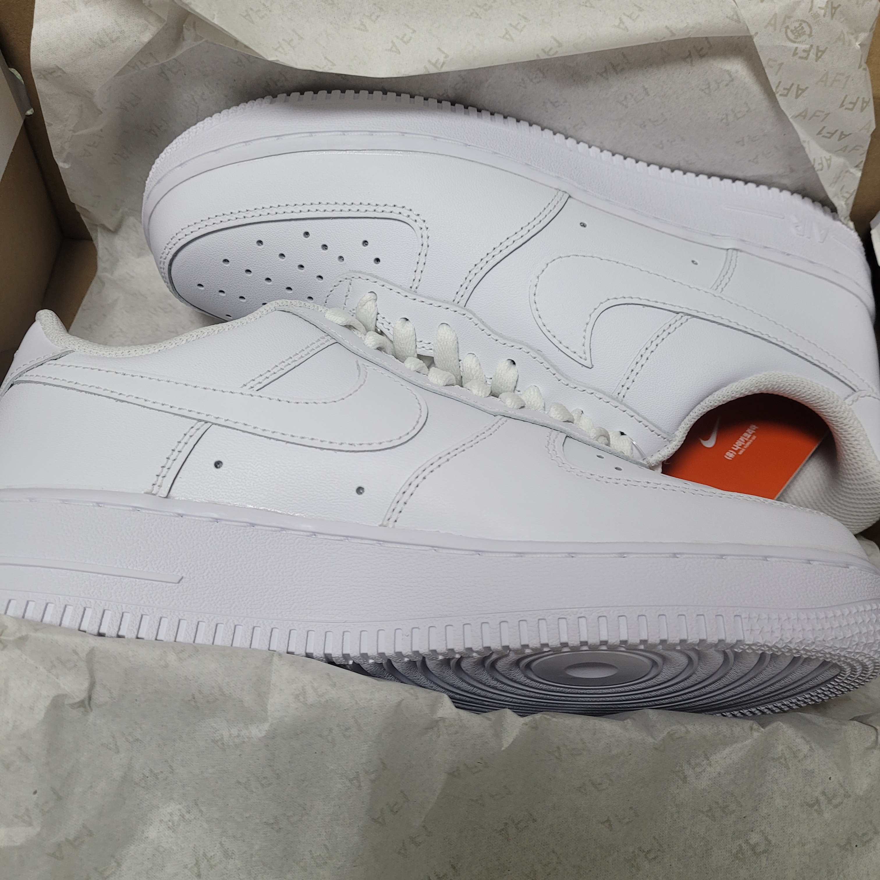 Nike Air Force 1 '07 Low White 착용 스타일