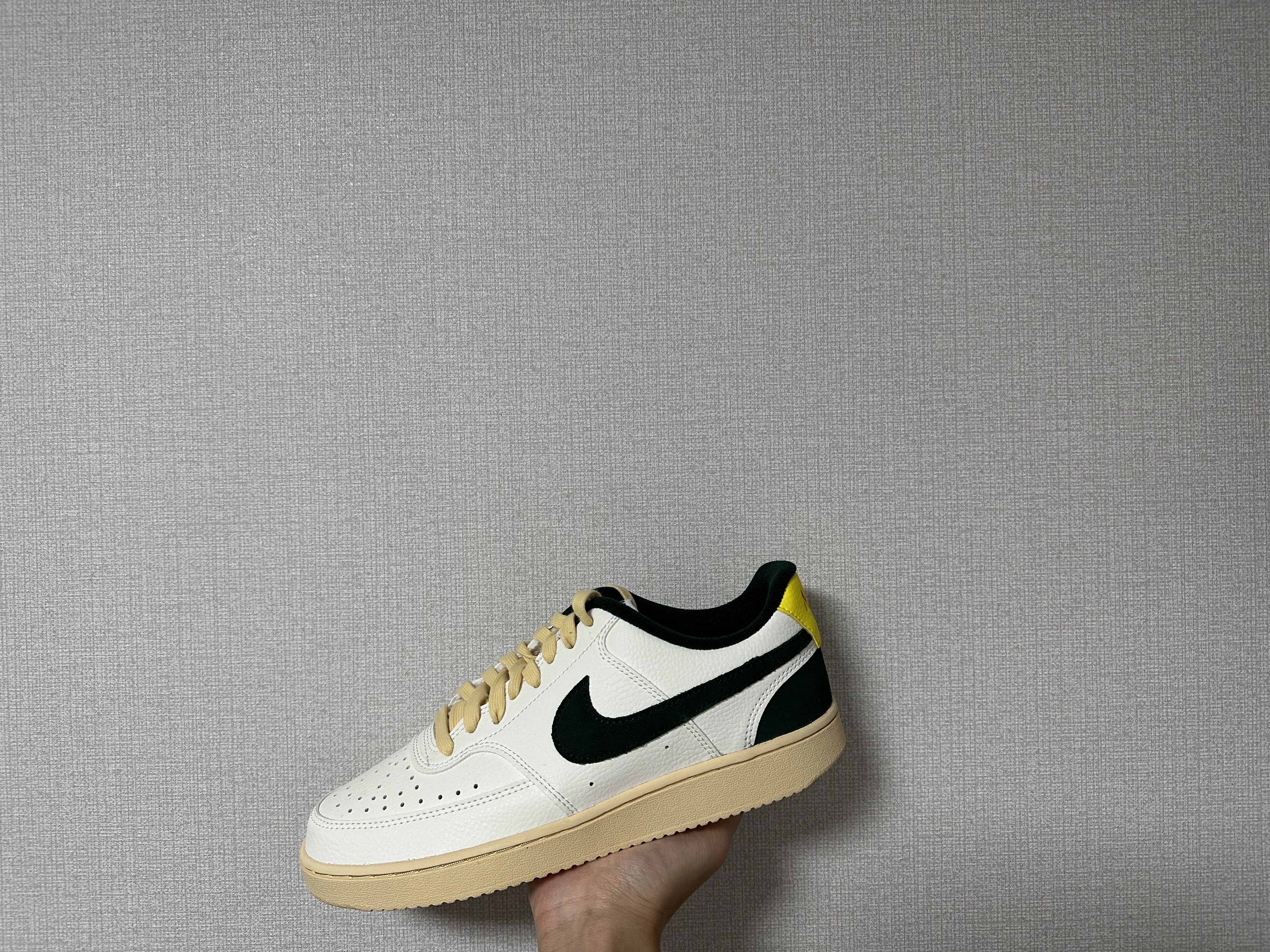 Nike Court Vision Low Green Sail, Nike Air Force 1 '07 LV8 Sail Noble Green 착용 스타일 - 3
