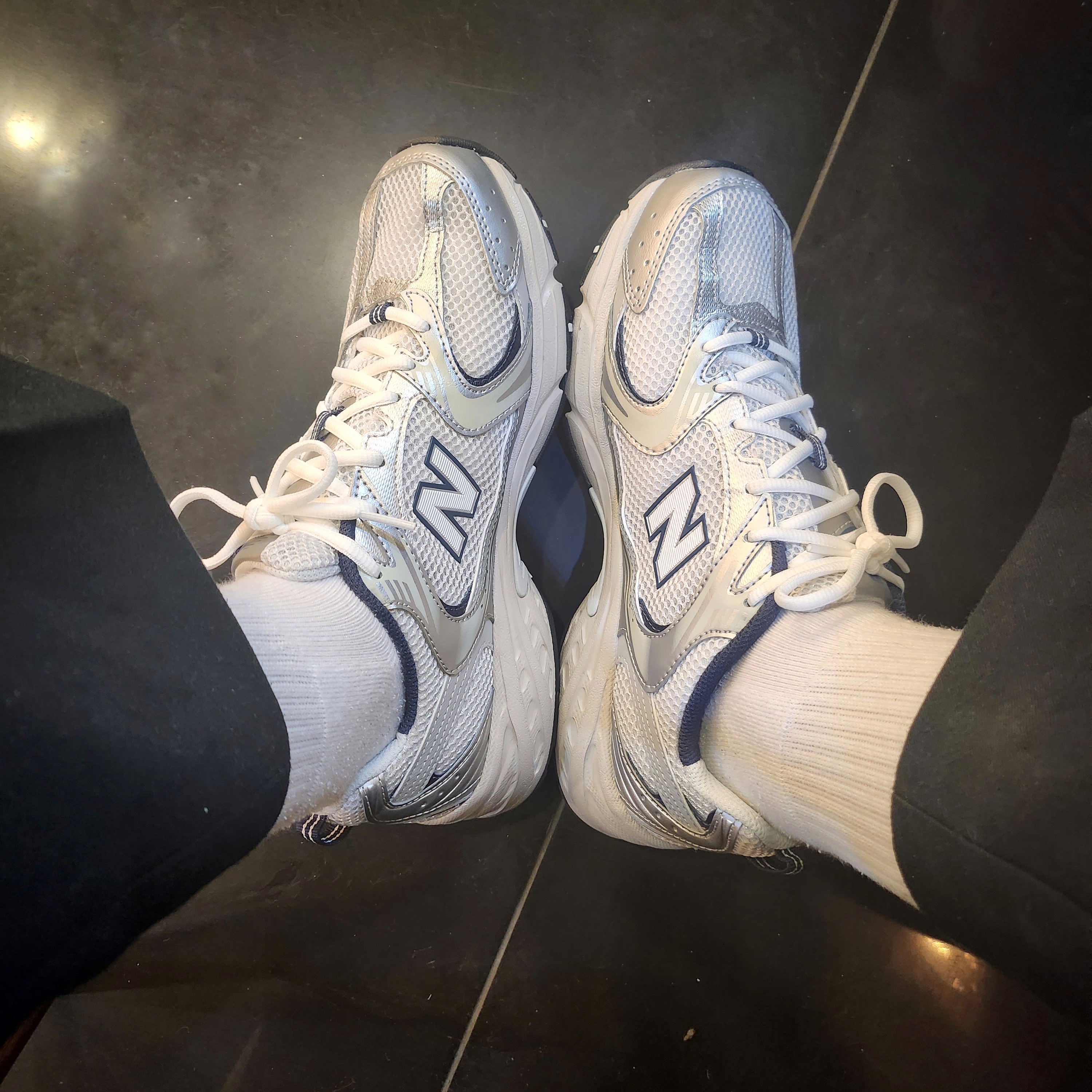 New Balance 530 Steel Grey 착용 스타일