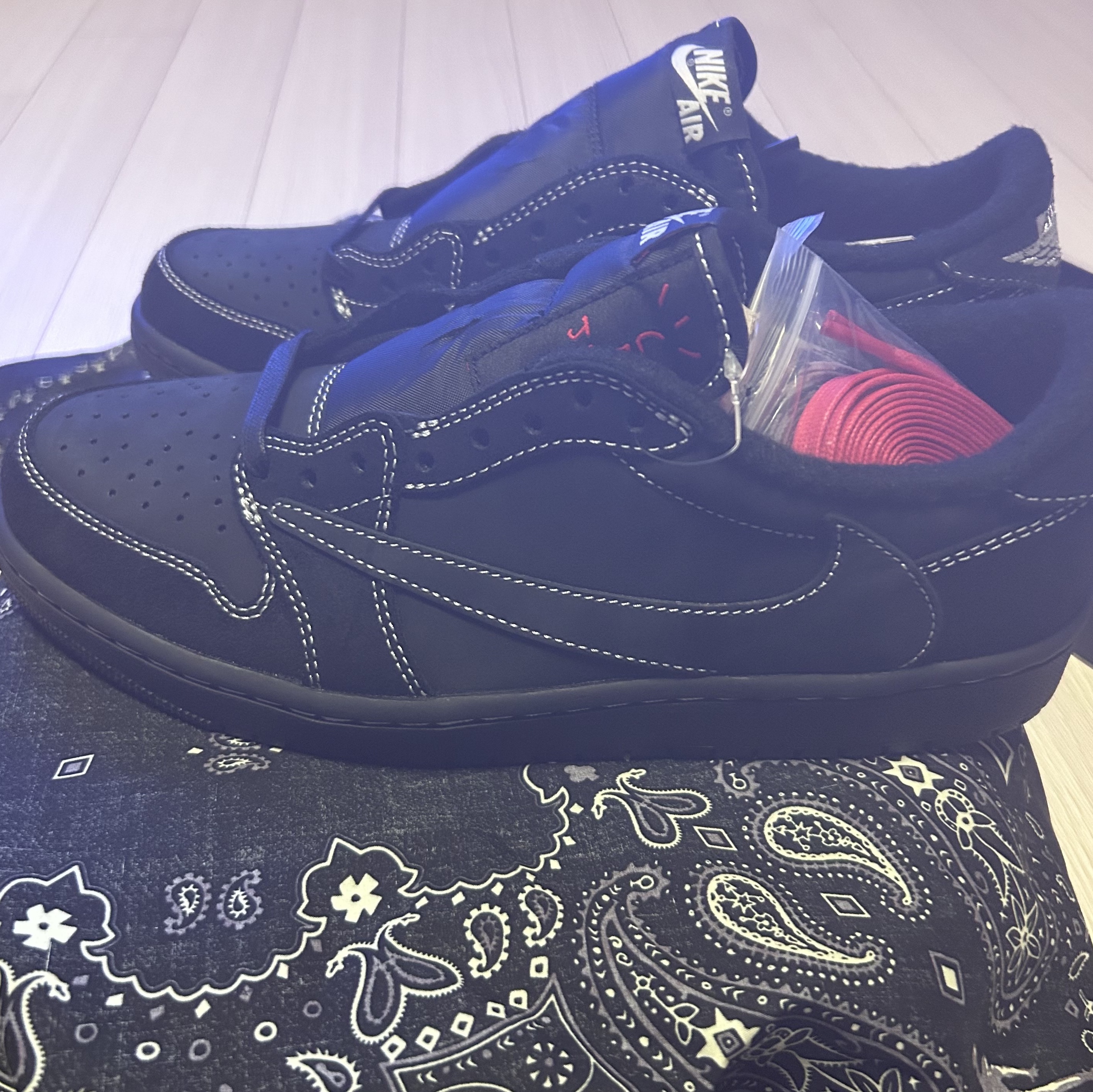 Jordan 1 x Travis Scott Retro Low OG SP Black Phantom 착용 스타일