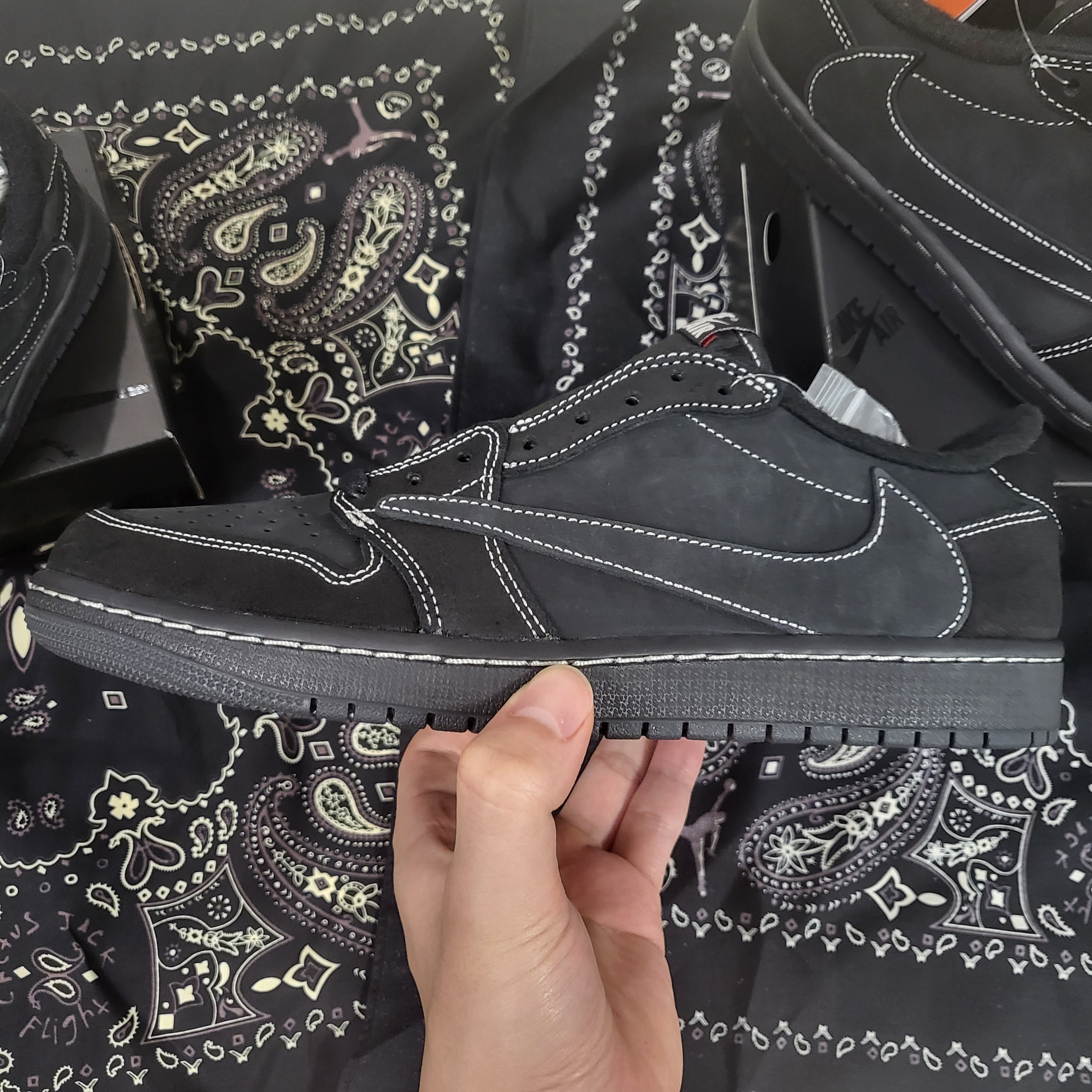Jordan 1 x Travis Scott Retro Low OG SP Black Phantom, (TD) Jordan 1 x Travis Scott Retro Low OG SP Black Phantom 착용 스타일 - 1