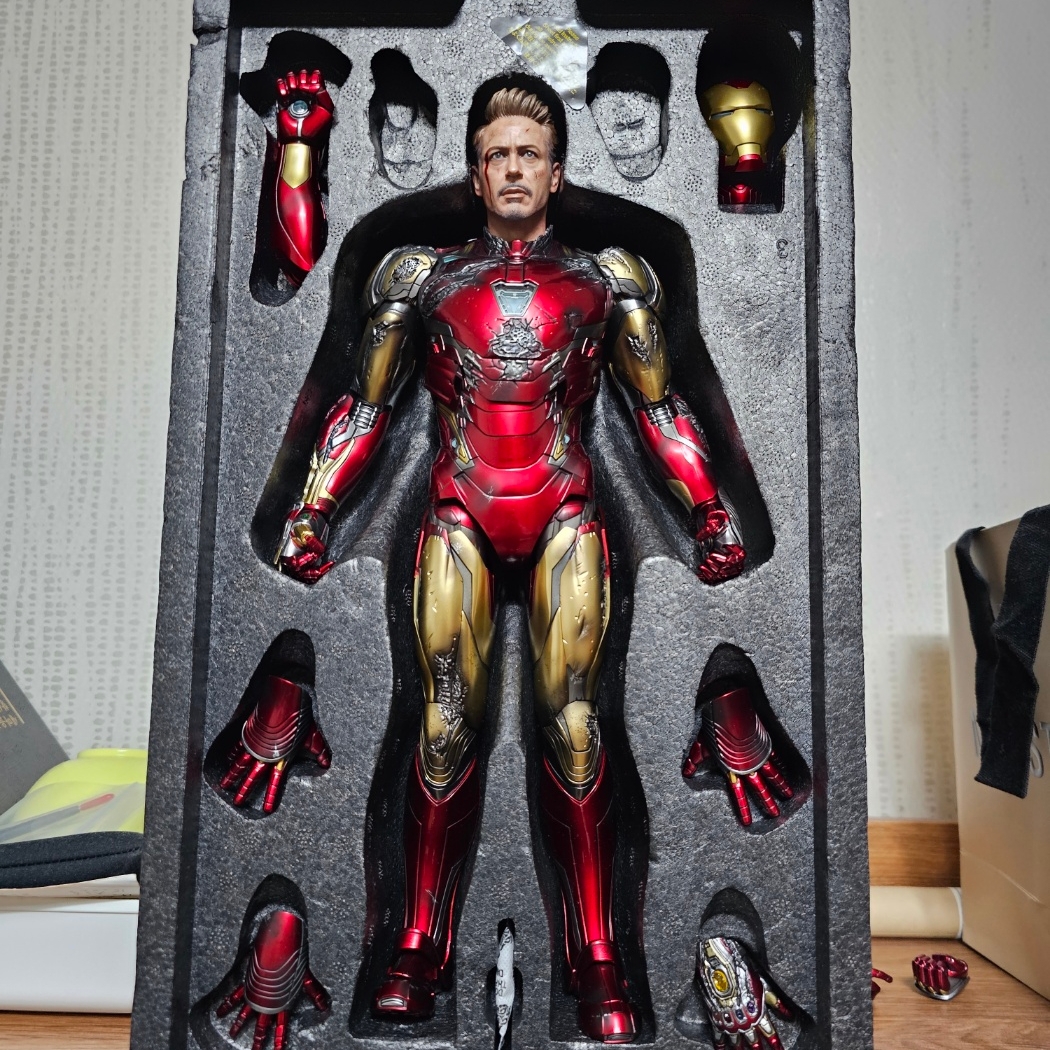 Hot Toys Iron Man Mark 85 Diecast End Game 착용 스타일