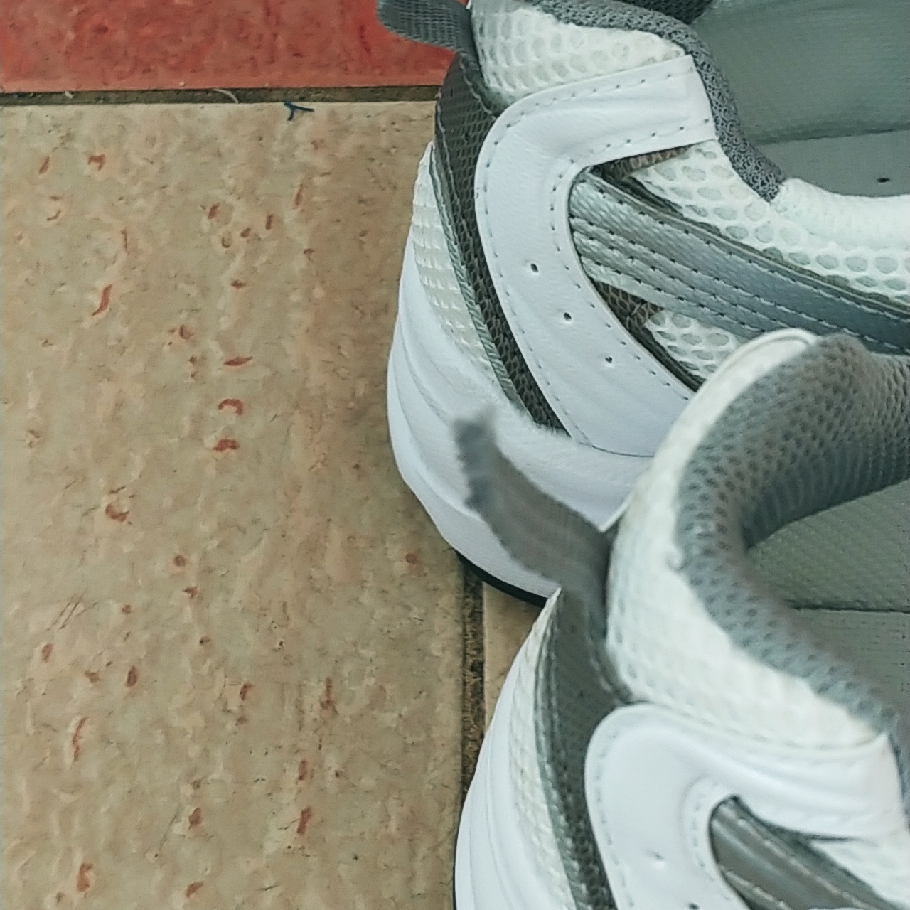 New Balance 530 White Silver 착용 스타일